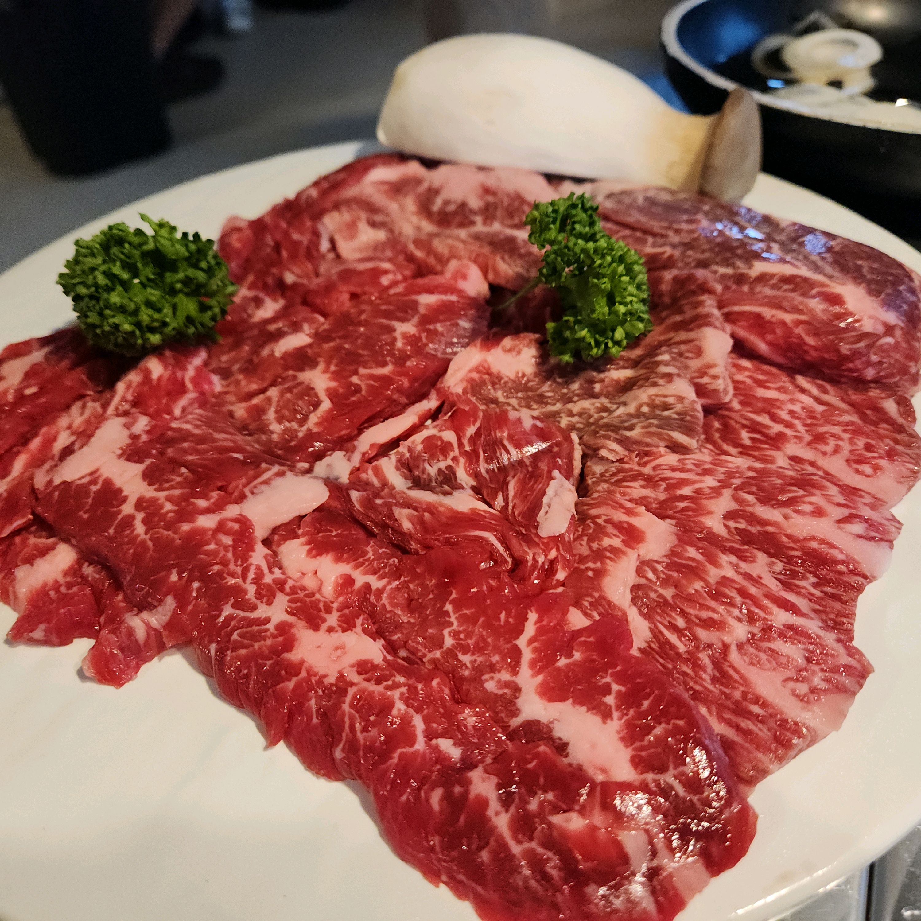 인테리어가 너무 이쁘고, 고기 질도 진짜 좋습니다. 기념일이나 부모님 데려가면 정말 좋아할
