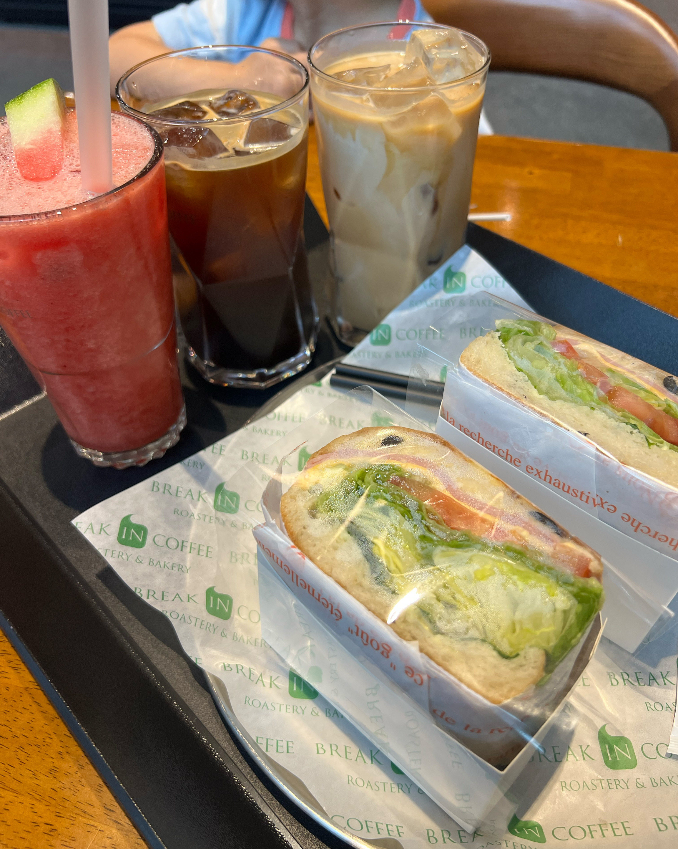 주말 아침에 샌드위치먹으러 왔다가 다른 빵들도 사게 되는 마법!!! 매번 올때마다 과소비하