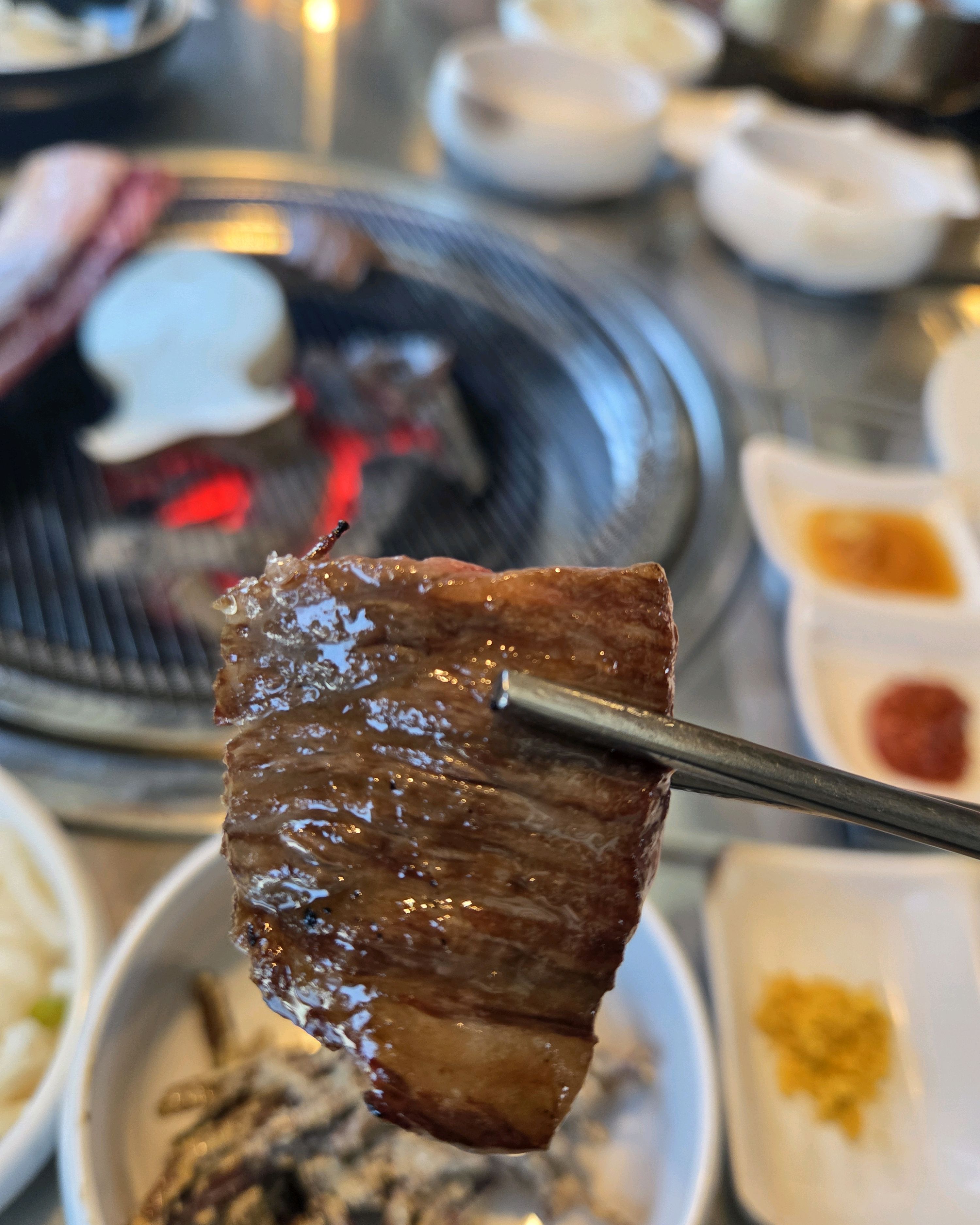 2인세트시켰고 구성좋게 잘나왔어요. 양이 적은거같아 추가메뉴를 보았는데 품절이고 메뉴가 다