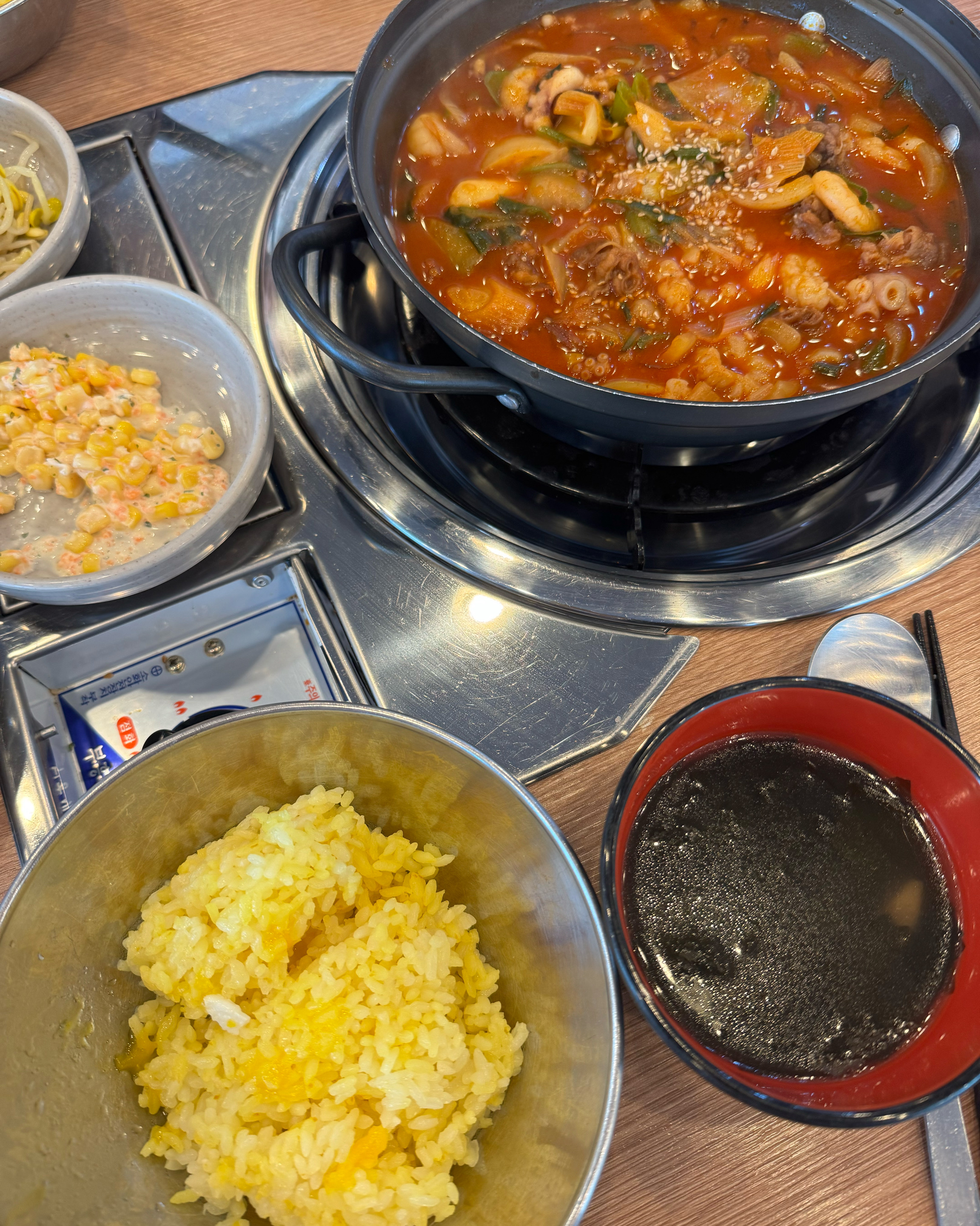 배달시켜먹다가 이번에 매장으로 직접 먹으러왔어요! ㅎㅎ서빙해주시는 사장님도 넘 친절하시고