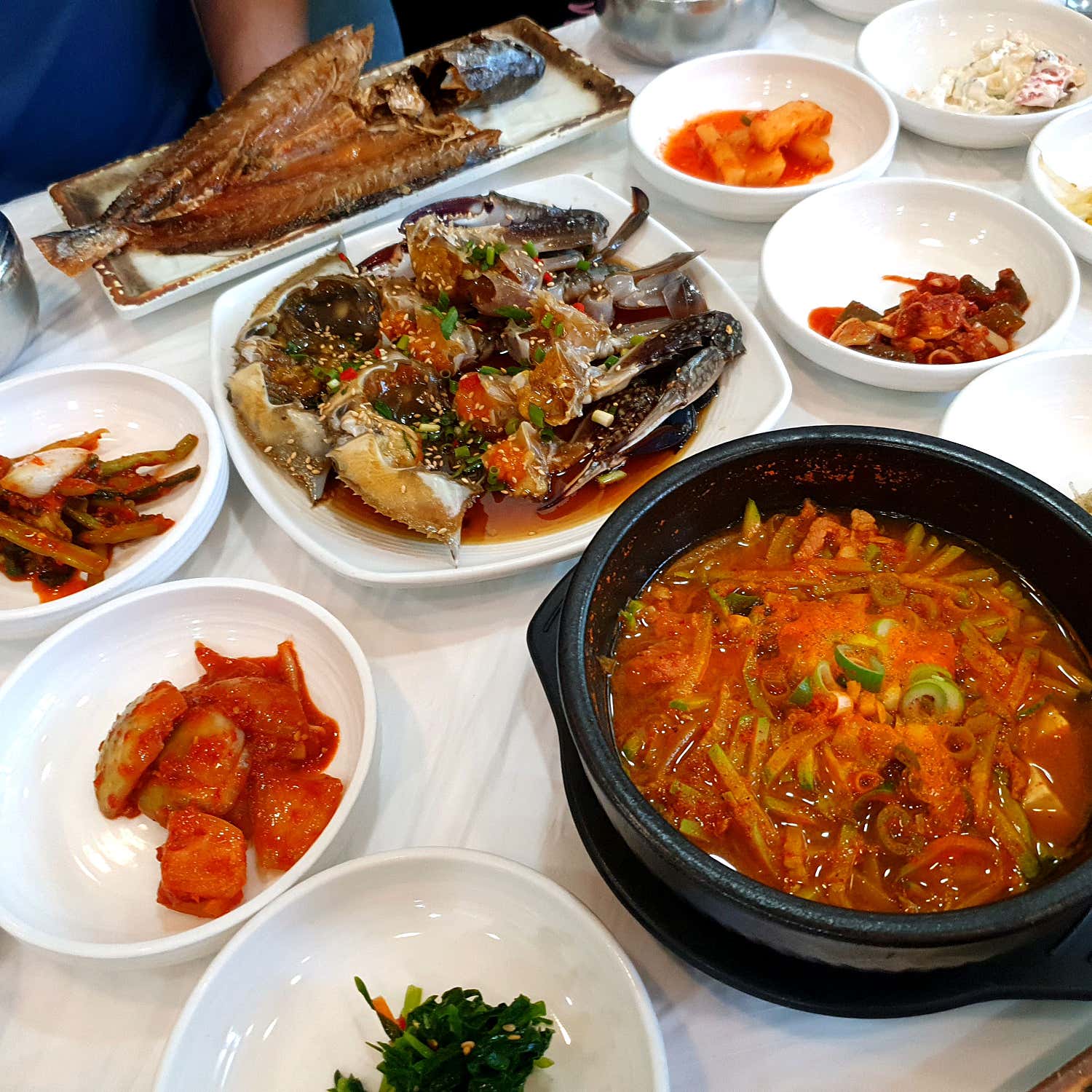 모래골의 깔끔하고 맛깔스러운 게장 반찬