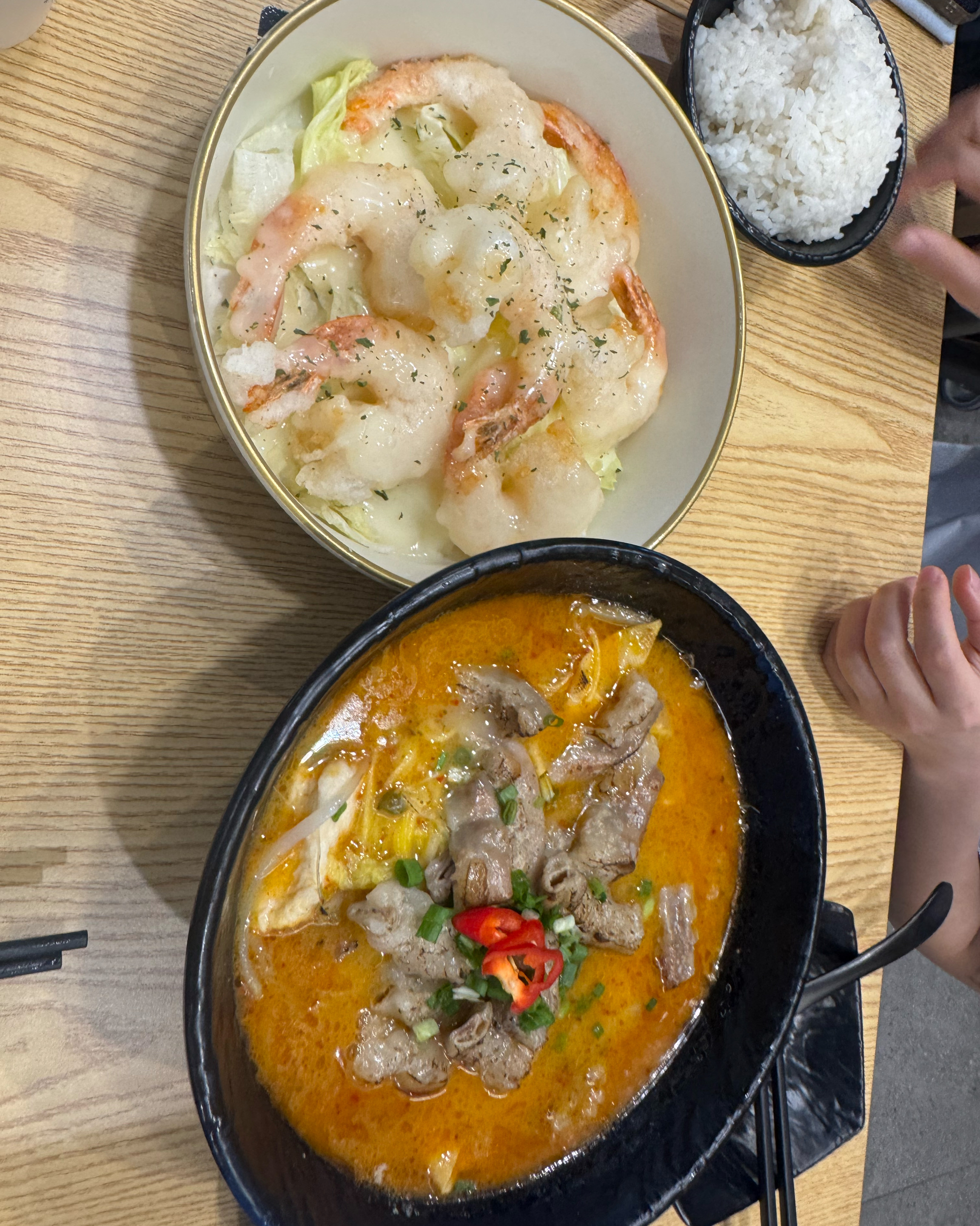 너무 맛있어용 ❤️❤️❤️ 마라탕도 너무 맛있고 새우도 바삭바삭 튀김이 잘 입혀졌어용 다음
