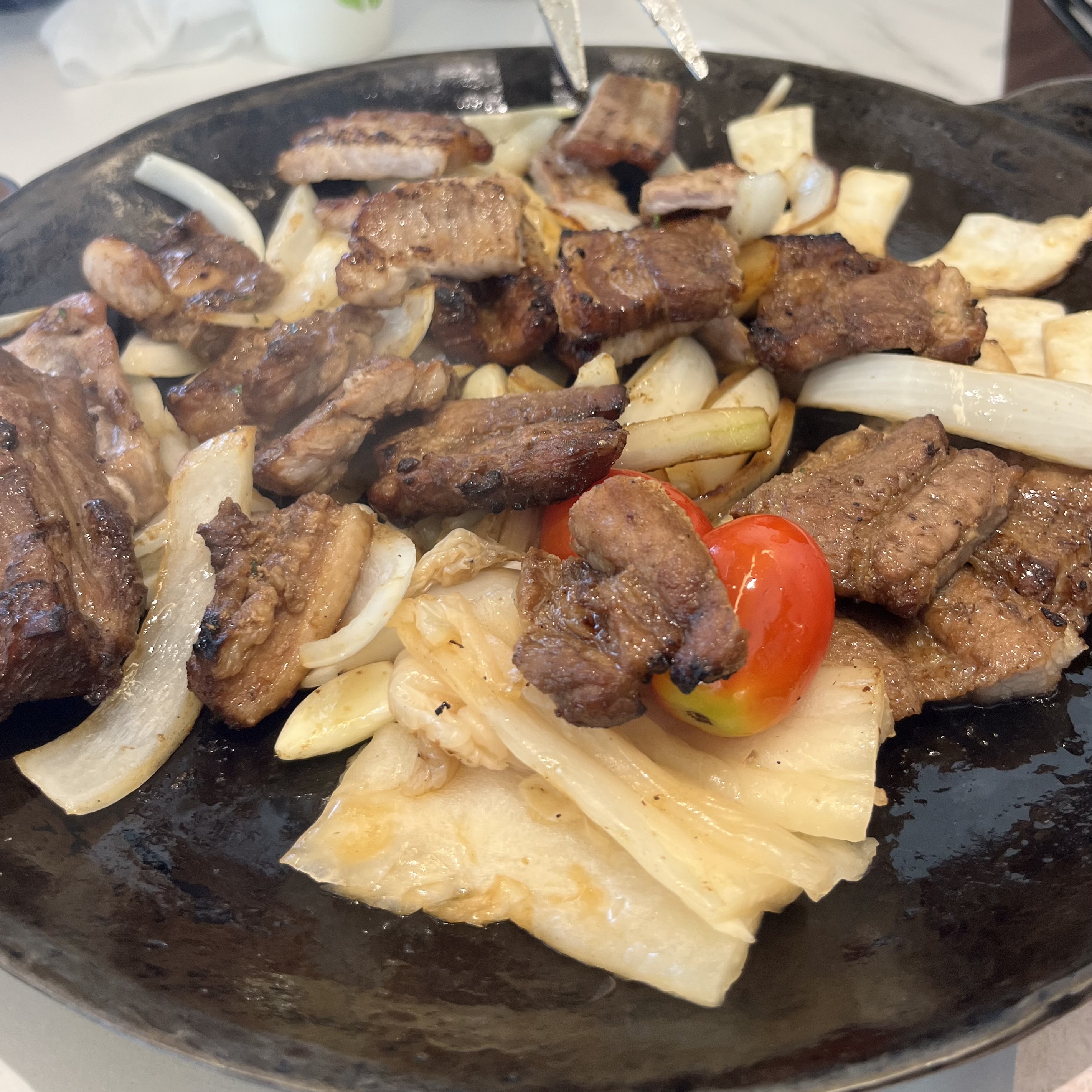 정관에서 여러 고깃집 가봤는데 여기는 다 구워져서 나오고 맛도 좋아요 다음에 갈비 먹고싶으