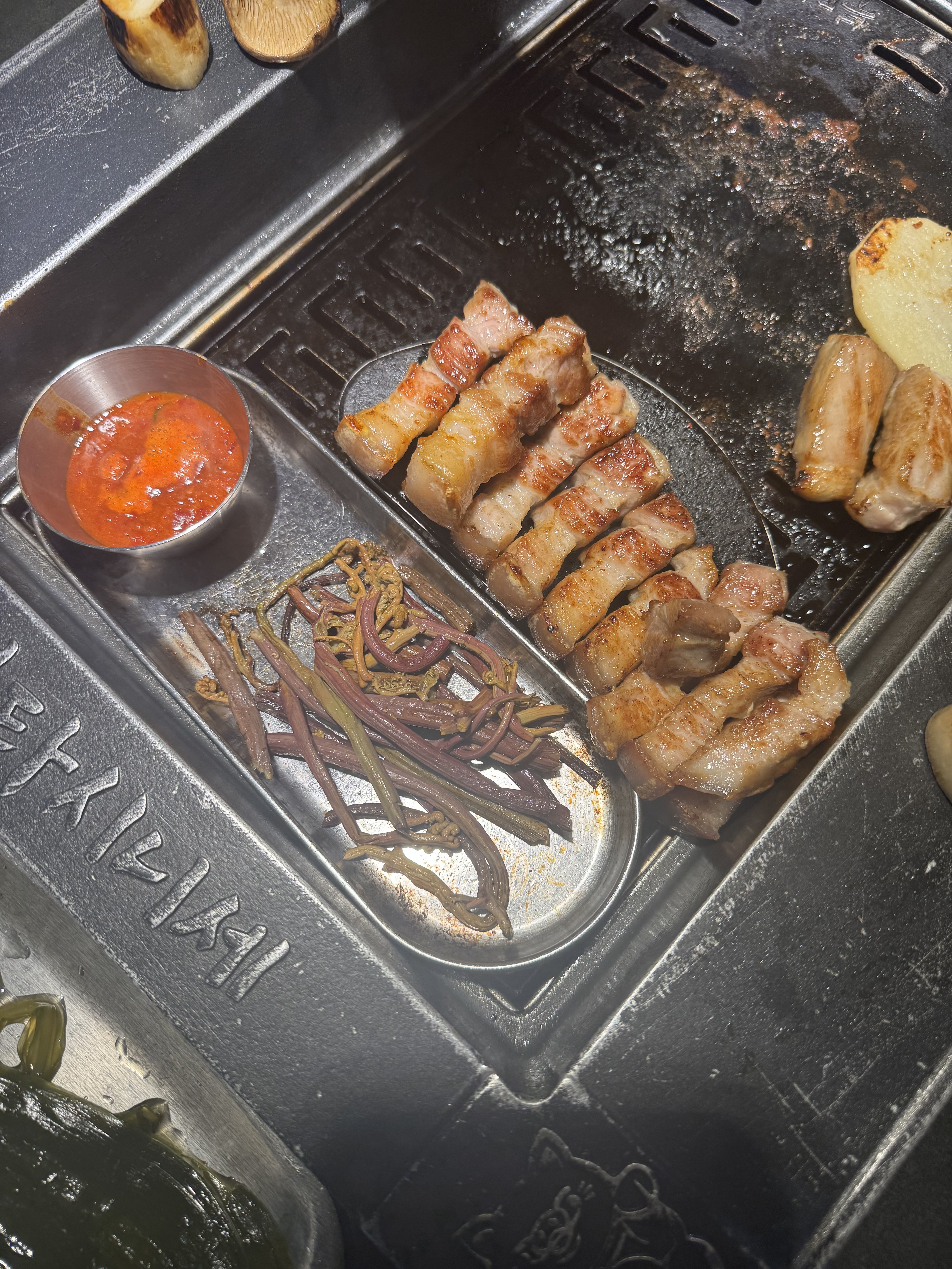 정관에 이렇게 맛있는곳은 첨봐요 고기도 잘구워주셔서 편하게 맛있게 먹어요 ㅎㅎ 고기먹고싶으