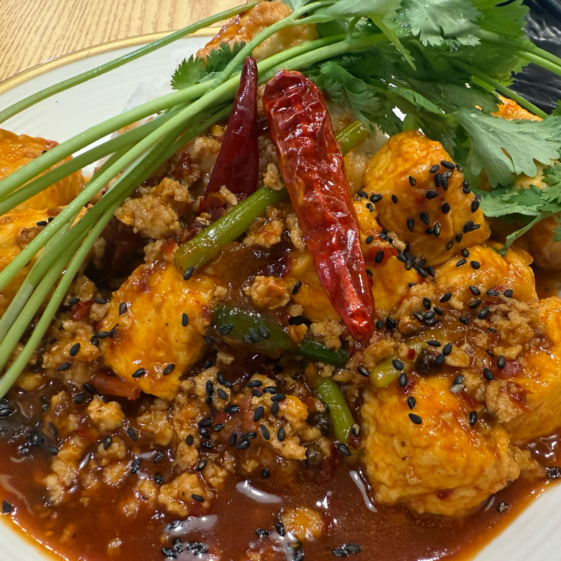 혼 밥 하기도 좋고 가족끼리 와도 괜찮아요. 식사도 빨리 나오고 단계가 조절 되어서 맛있어