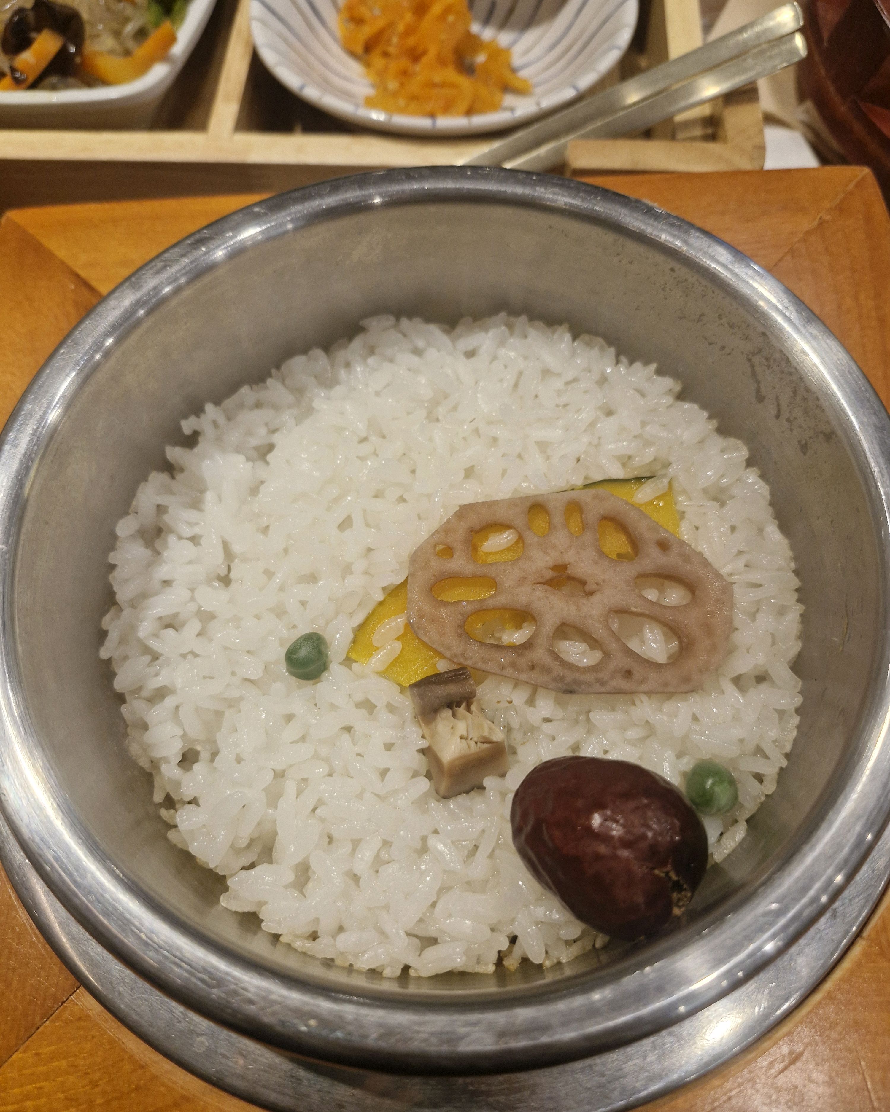 올때마다 맛있어요~생선도 크고 반찬도 푸짐하고 집 주위에 한다솥이 있어 너무 좋아요~ - 부산정관 한다솥 정관점