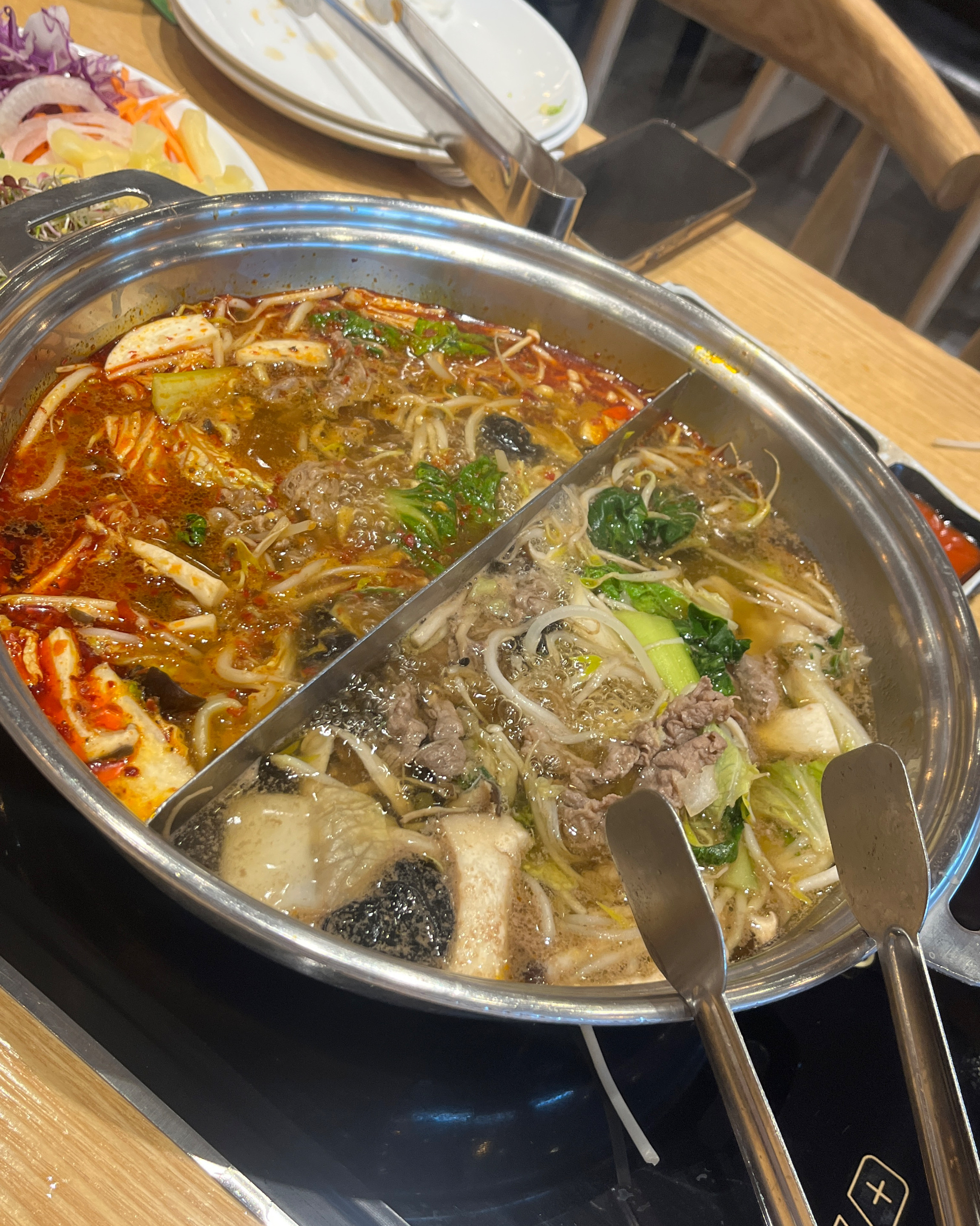 샤브 20 너무나도 맛있어요❤️❤️❤️ 가쓰오부시 국물 맛있고 고기랑 샐러드바 야채들듀 너