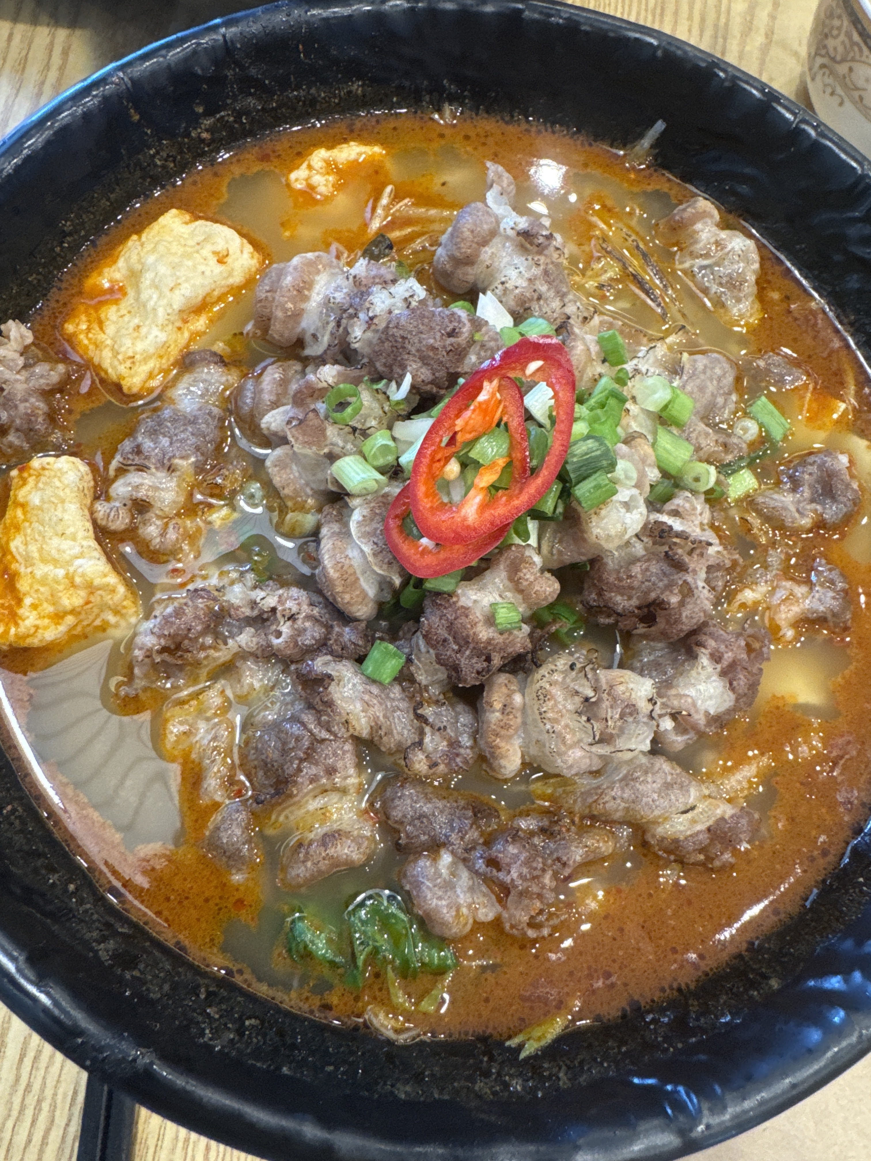 저번에 회사 사람들이랑 먹고 맛있어서 또 왔습니다. 재료를 내가 담는게 아니라 알아서 종류