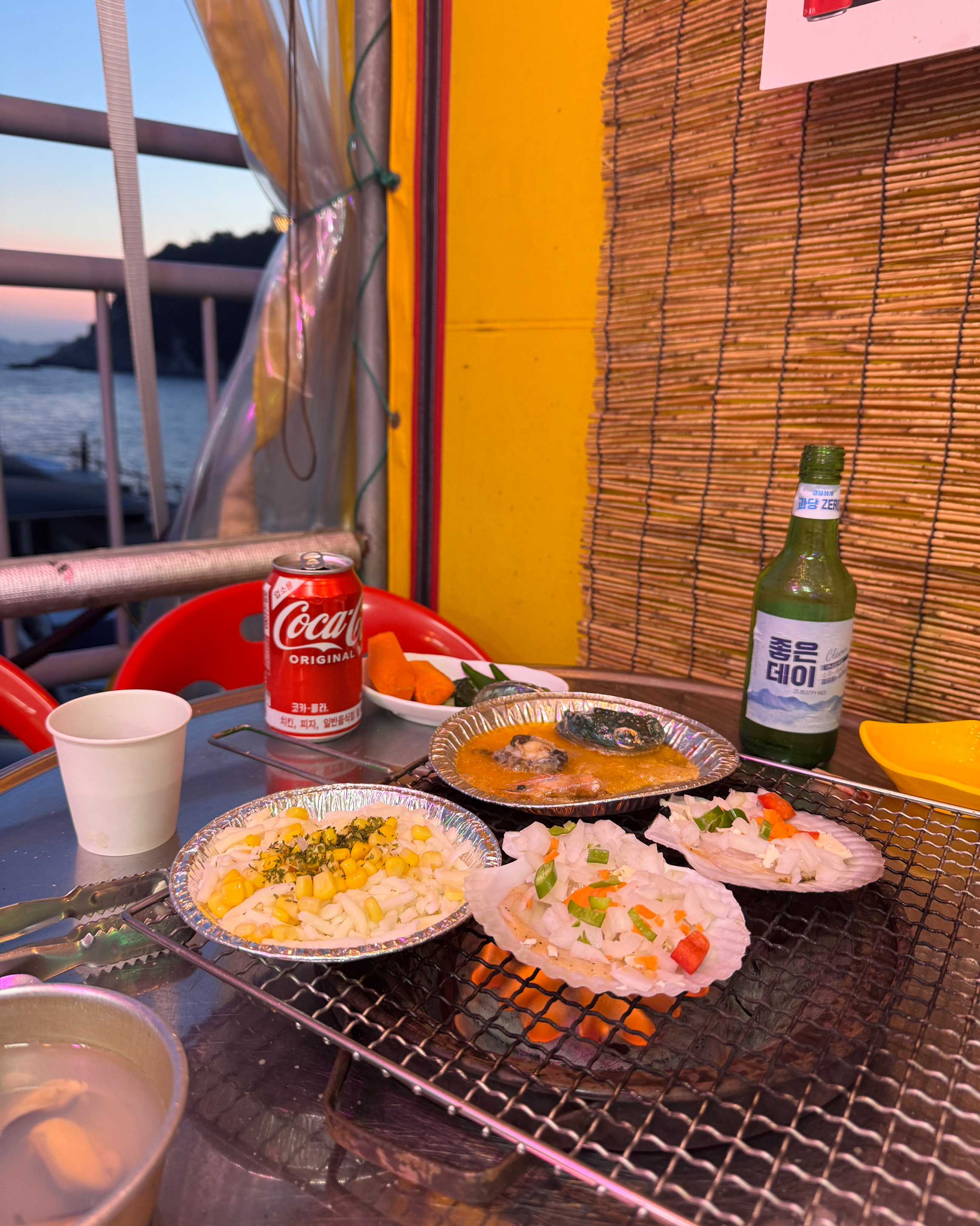 조개구이하면 태종대죠 영도 놀러온 겸에 먹으러 왔는데 다른매장들 보다 내부가 넓어서 편하고