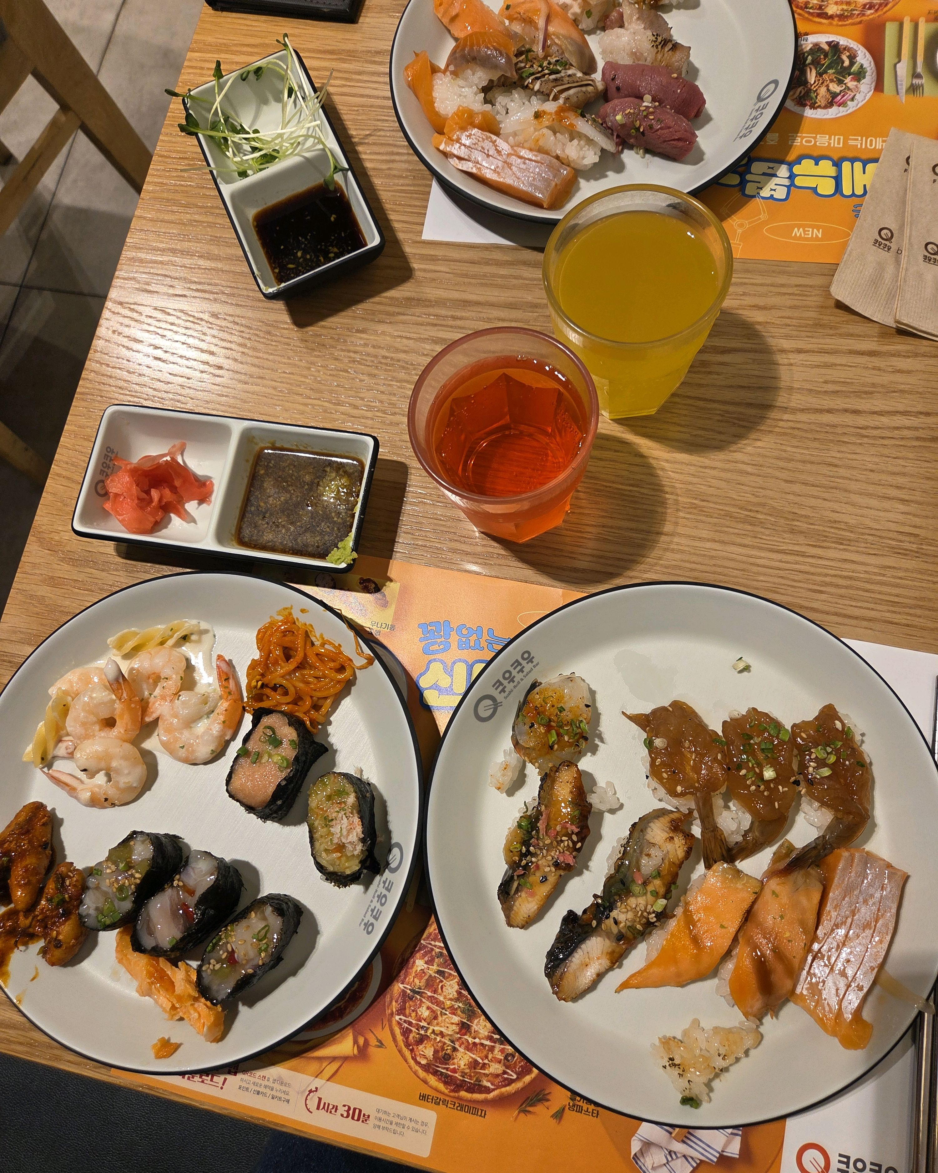 초밥 먹고 싶어서 왔는데 너무 잘 먹었어요. 연어가 맛있고 저는 새우들을 열심히 먹었습니다