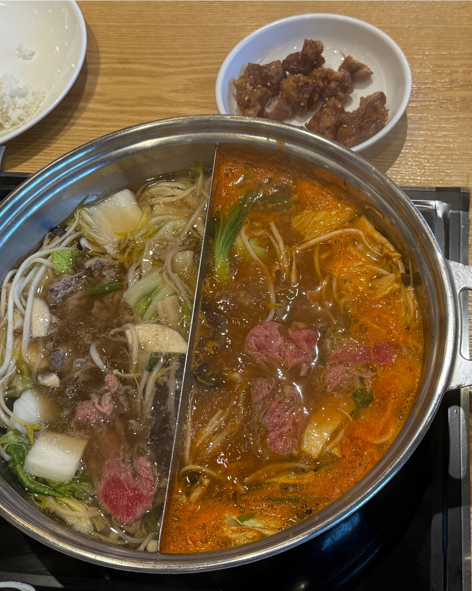 오랜만에 샤브20 갔는데 , 역시나 직원분들 너무 친절하시구 , 야채랑 고기가 정말 신선해
