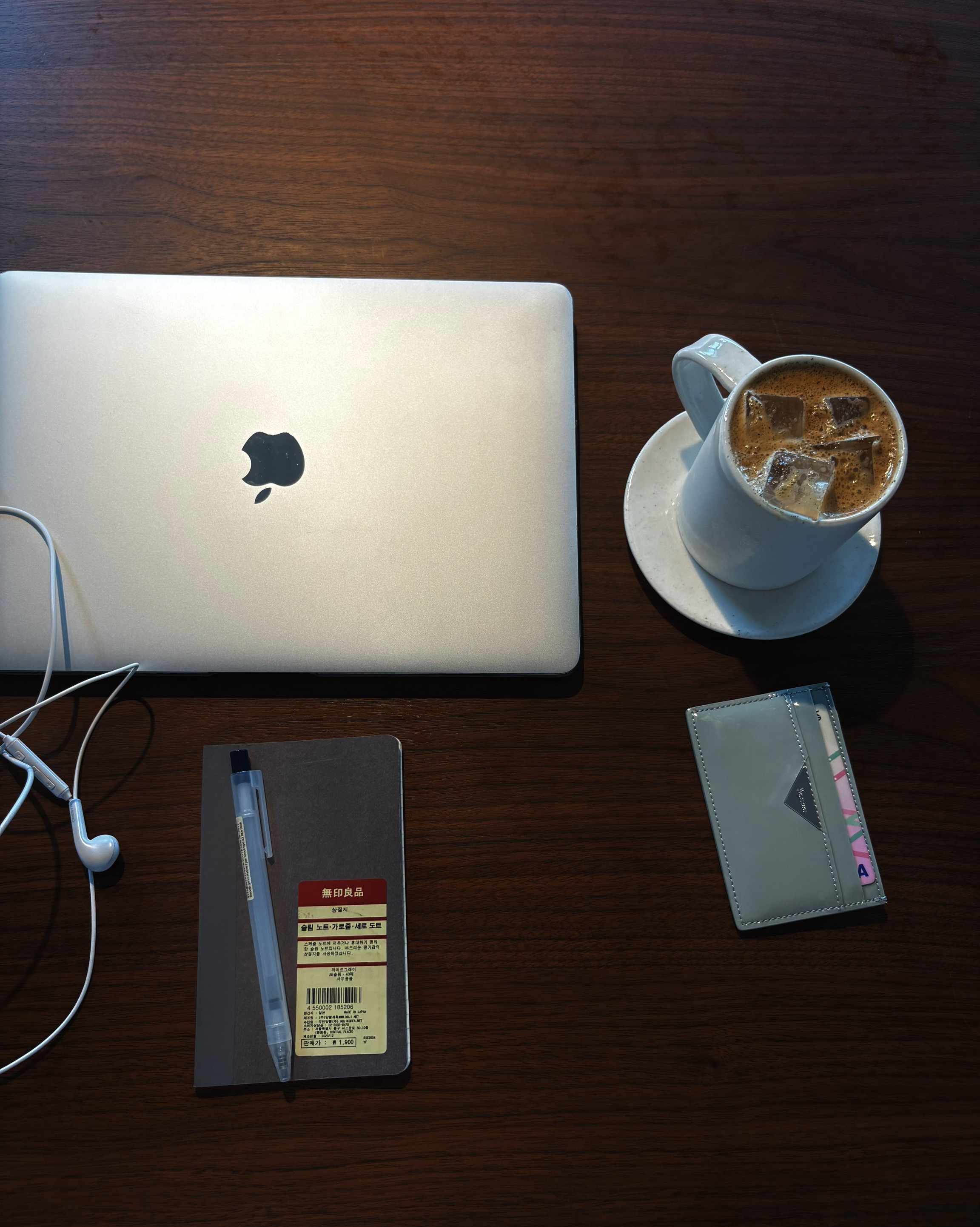 카페 내부 테이블