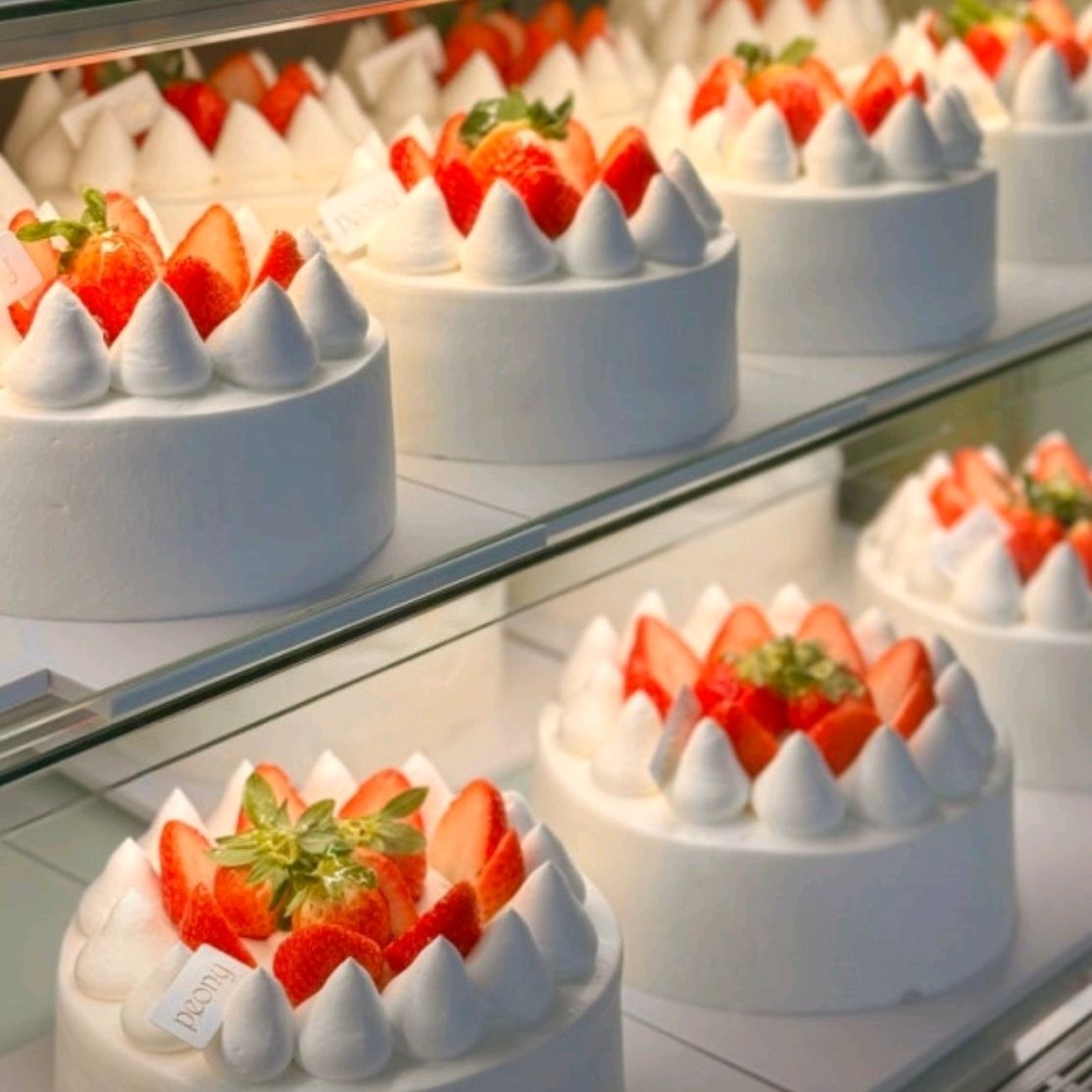 Strawberry fresh cream cake