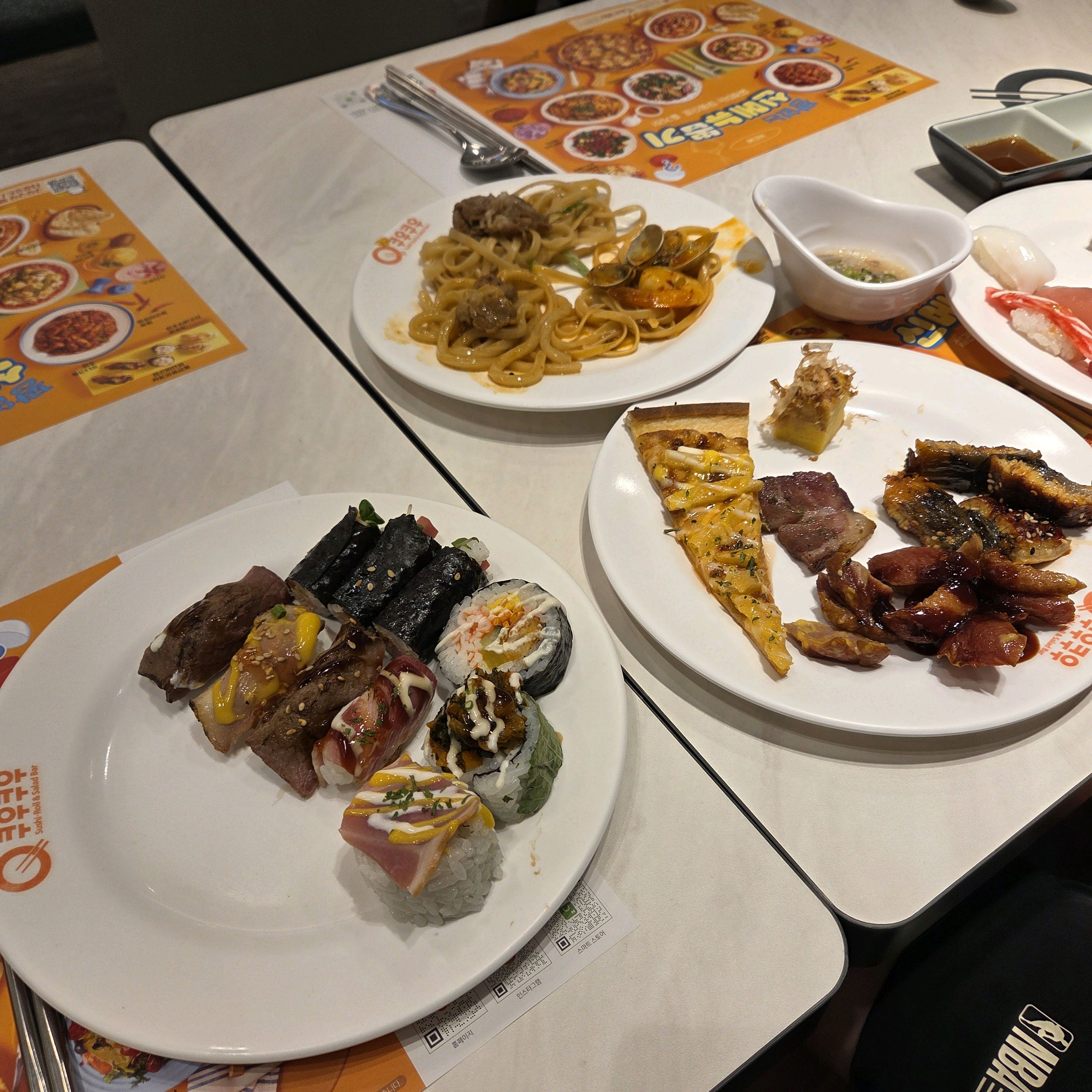 직원분들도 친절하시고 음식도 신선하고 너무 맛있어요!!! 단체로 다같이 방문하기에도 부담없