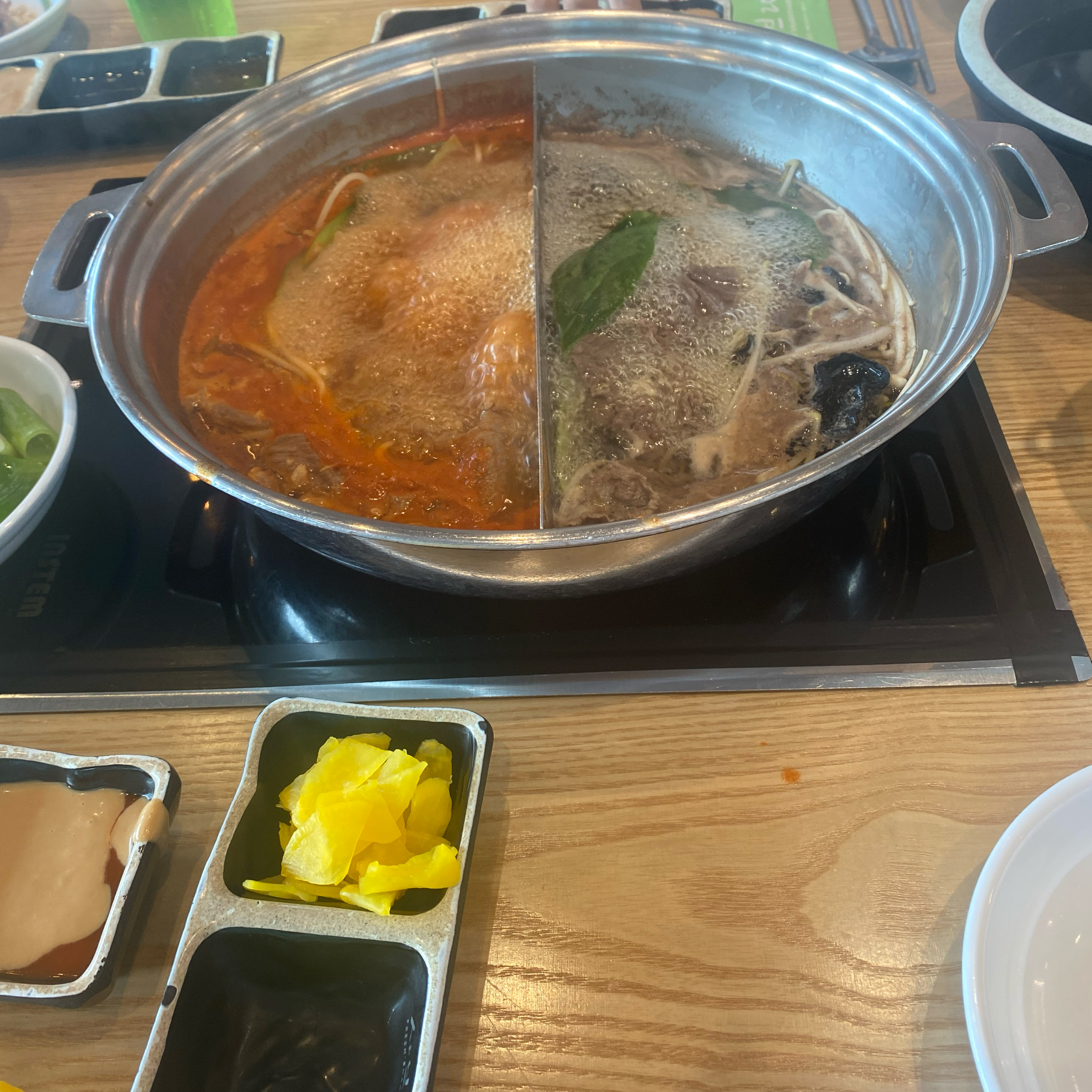 이용시간 100분.. 알차게 먹고 놀았어요 고기 무한리필에 다양한 음료, 아이스크림, 커피