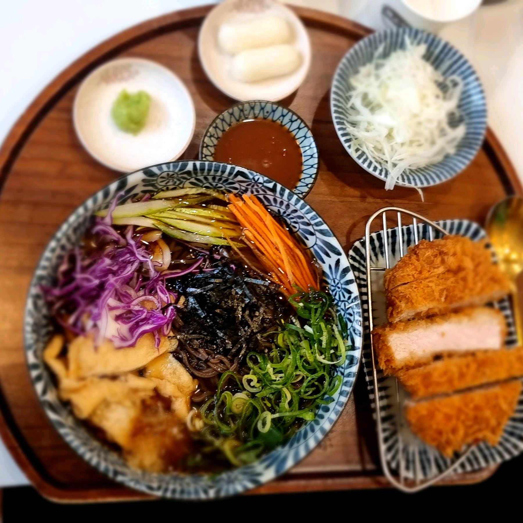 돈까스와 샐러드, 밥