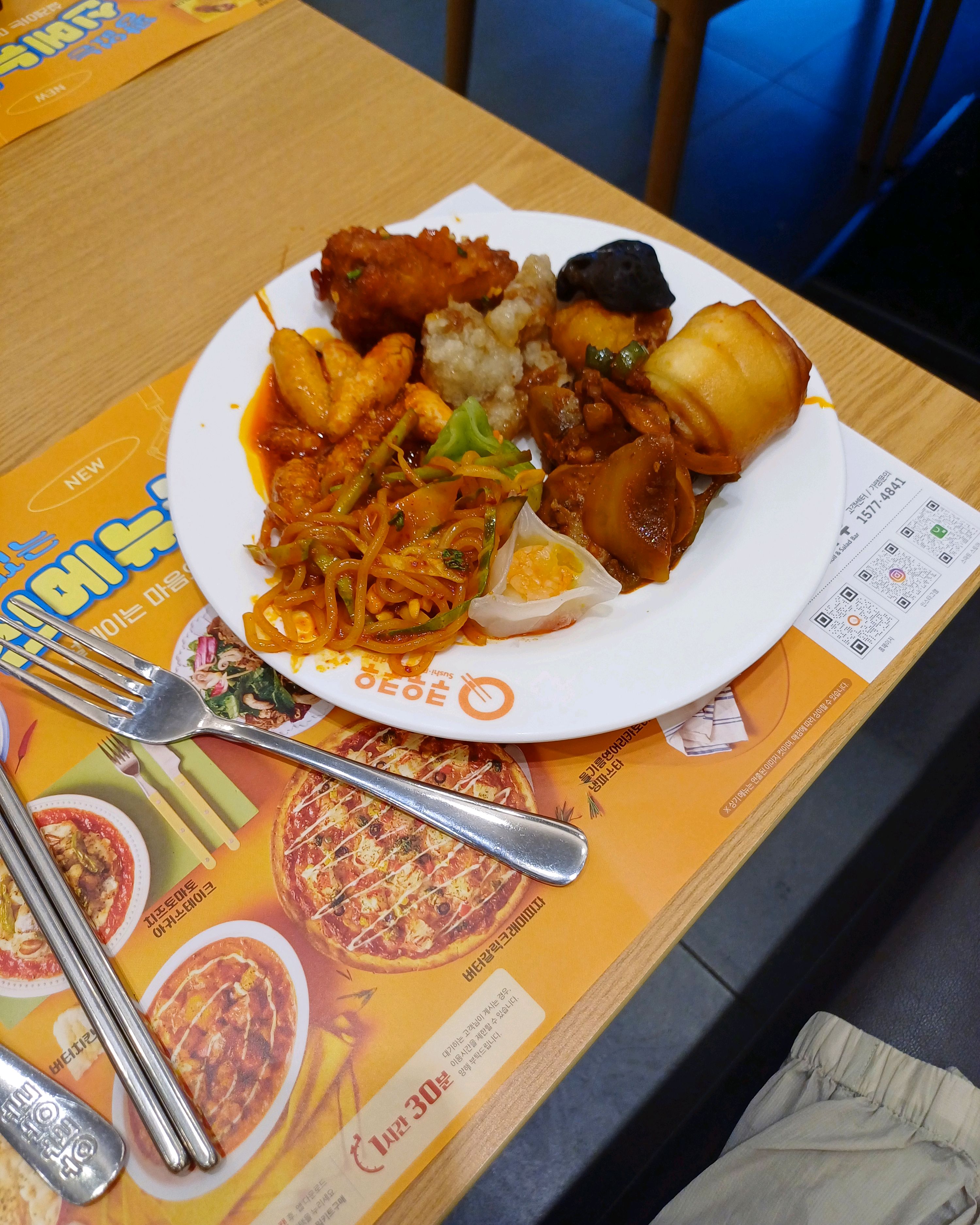 비싸기는 하지만, 직원분들도 친절하시고, 음식도 종류가 많고, 맛있어서 좋았습니다 - 광주 상무지구 맛집 쿠우쿠우 광주상무점