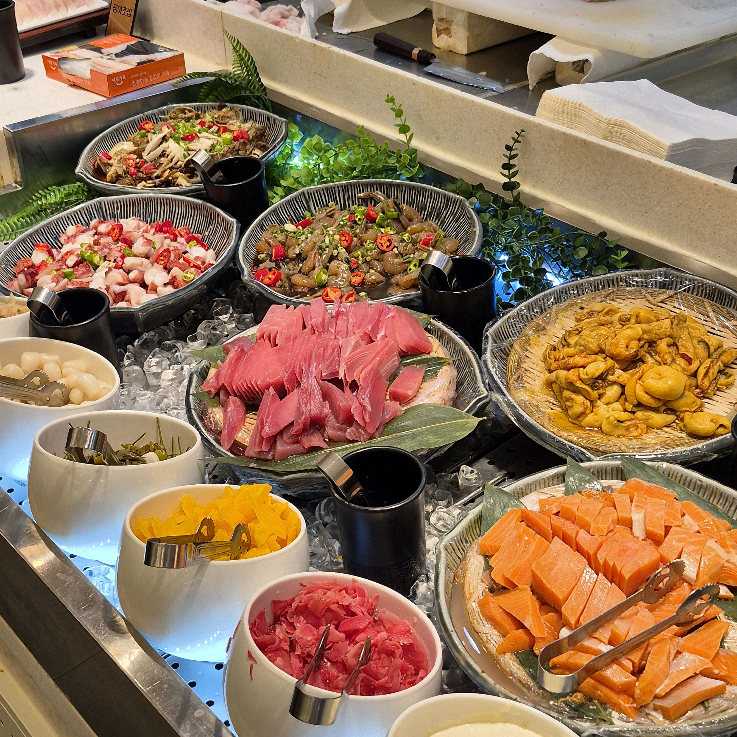 메뉴도다양하고 진짜맛있었어요~~!! 단체로도 그렇고 가족단위방문도 추천이에용!!초밥메뉴도