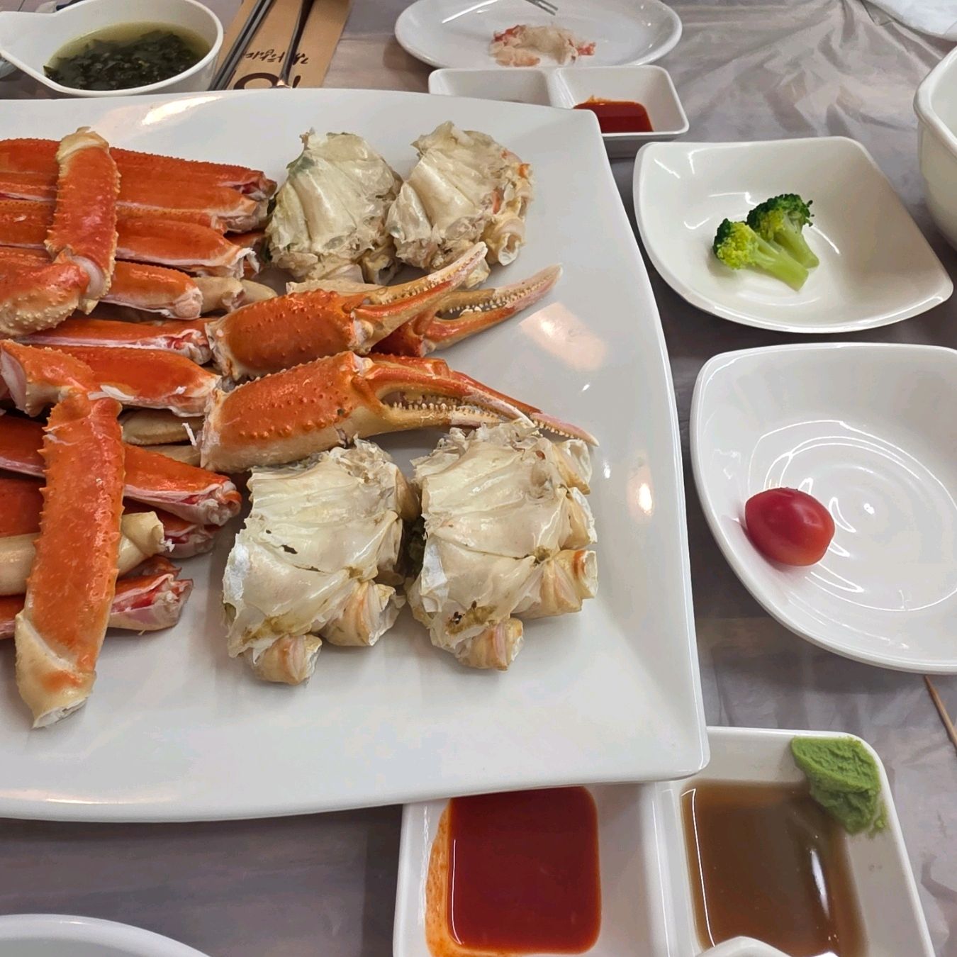 여행와서 대게 맛집 찾다가 리뷰가 많아서 방문했습니다. - 부산정관 대성수산 대게직판점 부산정관점