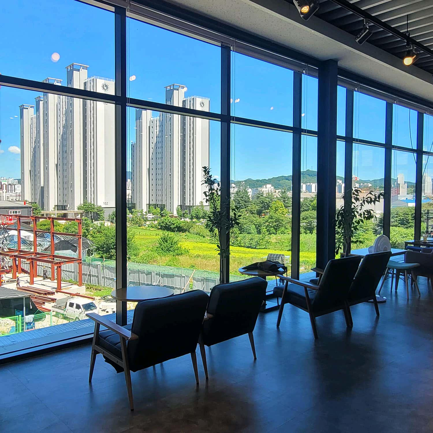 엘쏘울에스프레소 옥천 넓은 홀과 좌석