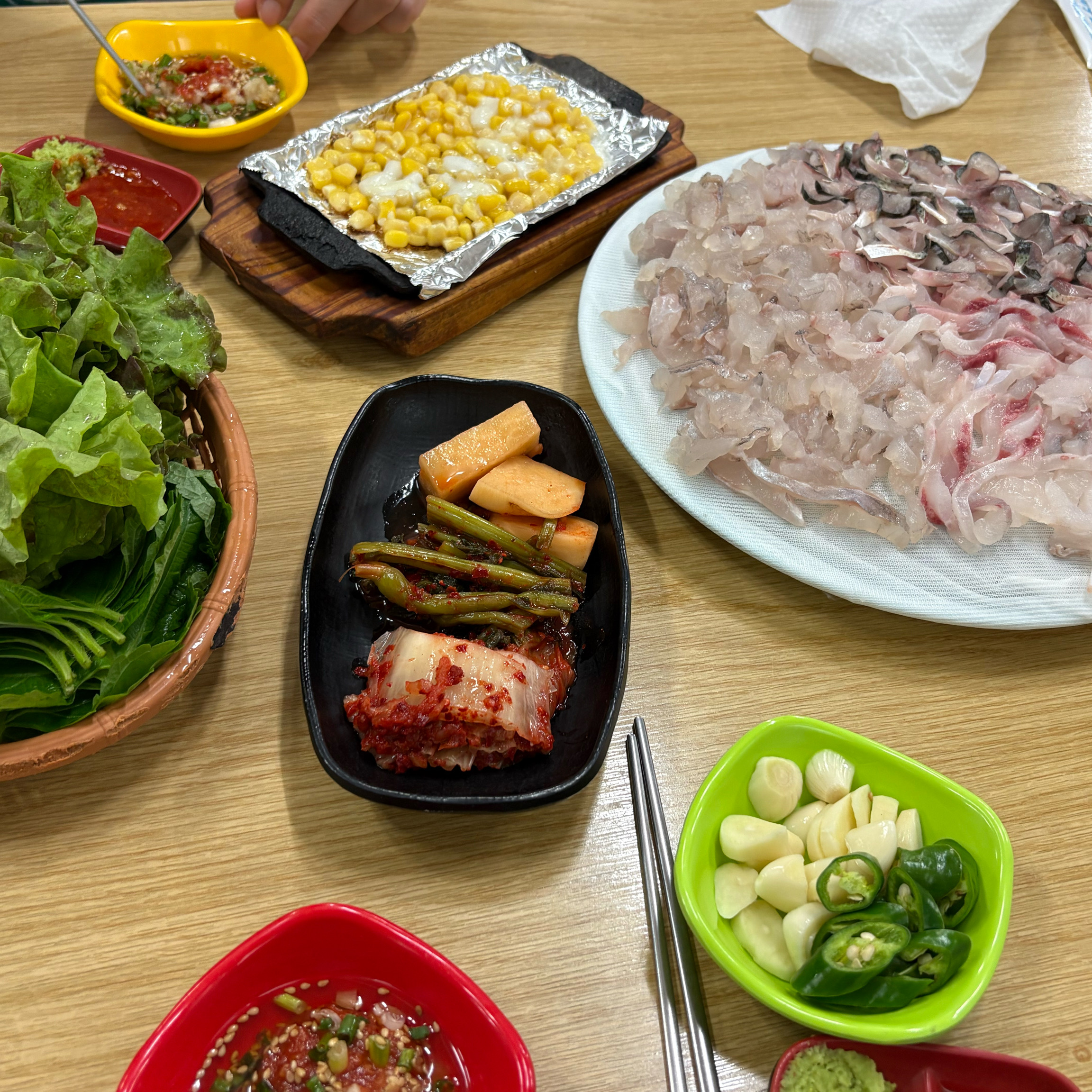 입맛까다로운 남편과 서울사는 친정엄마랑 놀러 왔는데 - 부산 영도 작은시장횟집