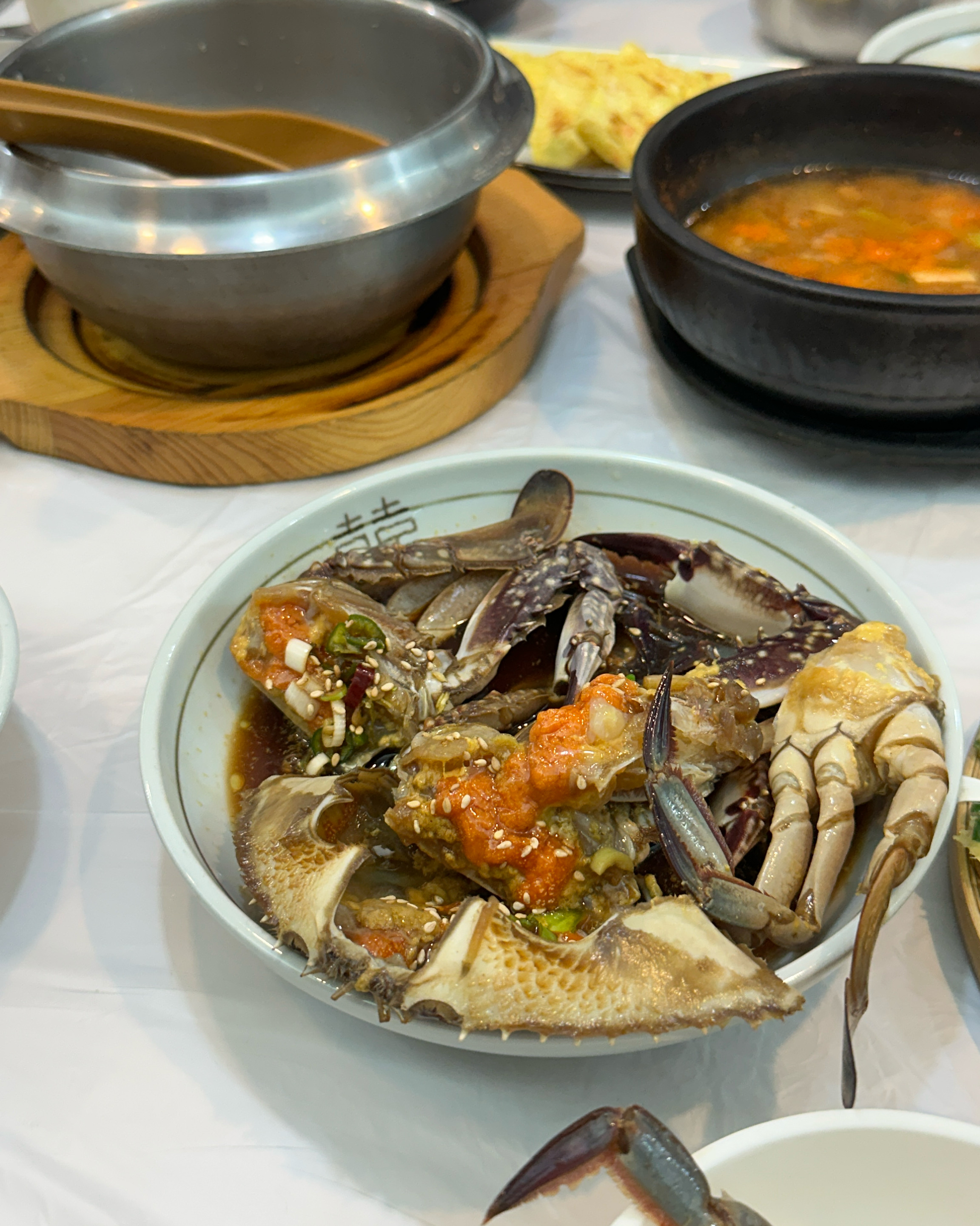 게장이 깔끔하고 너무 맛있어요! 비린맛이 전혀 없고 정말 맛있네요 ... 사장님도 친절하시