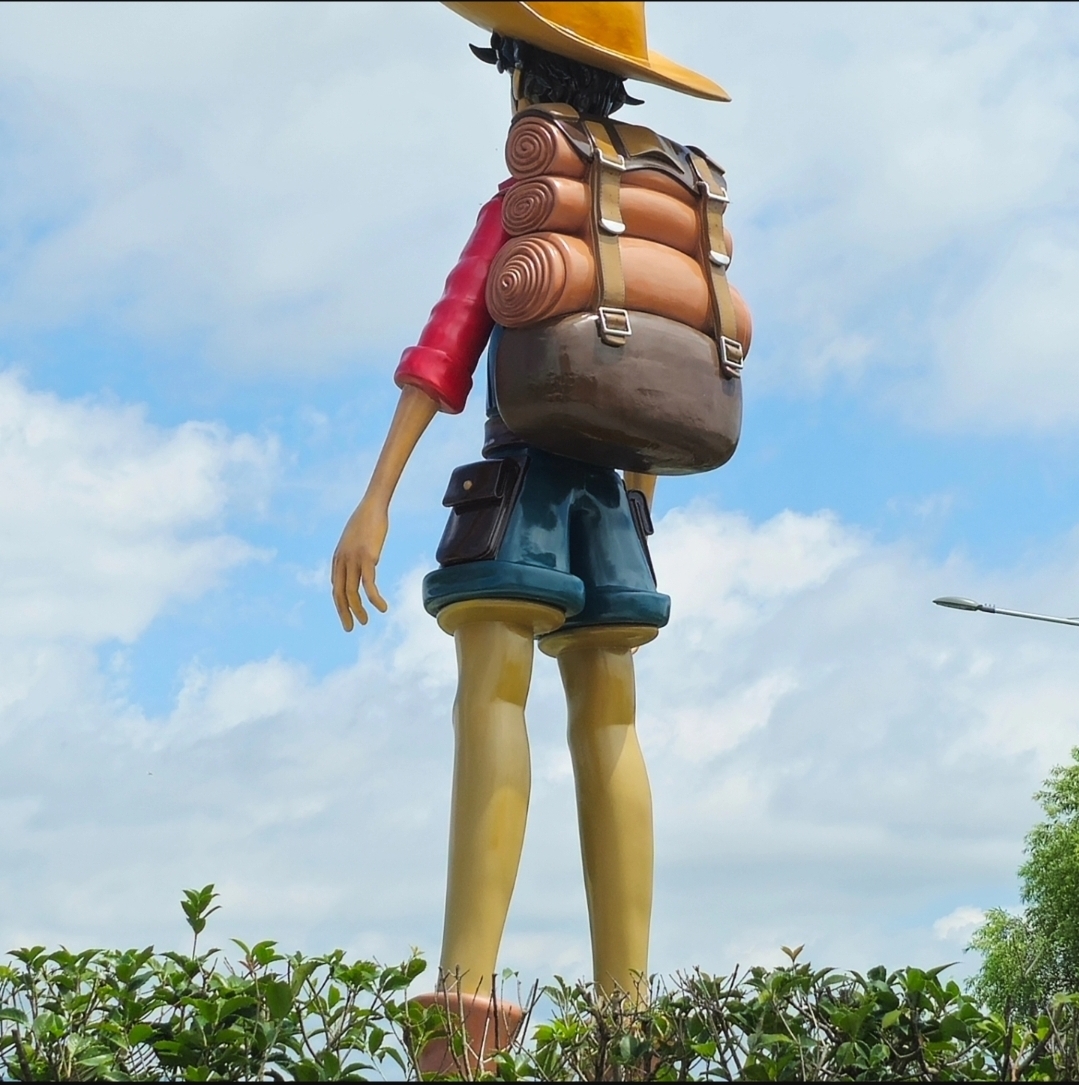 모험을 떠나는 캐릭터 조형물