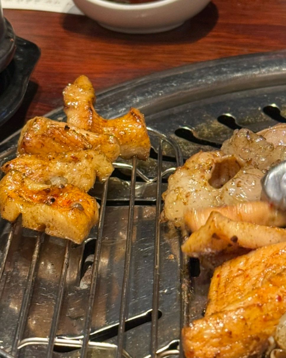 구워지고 있는 고기 근접샷