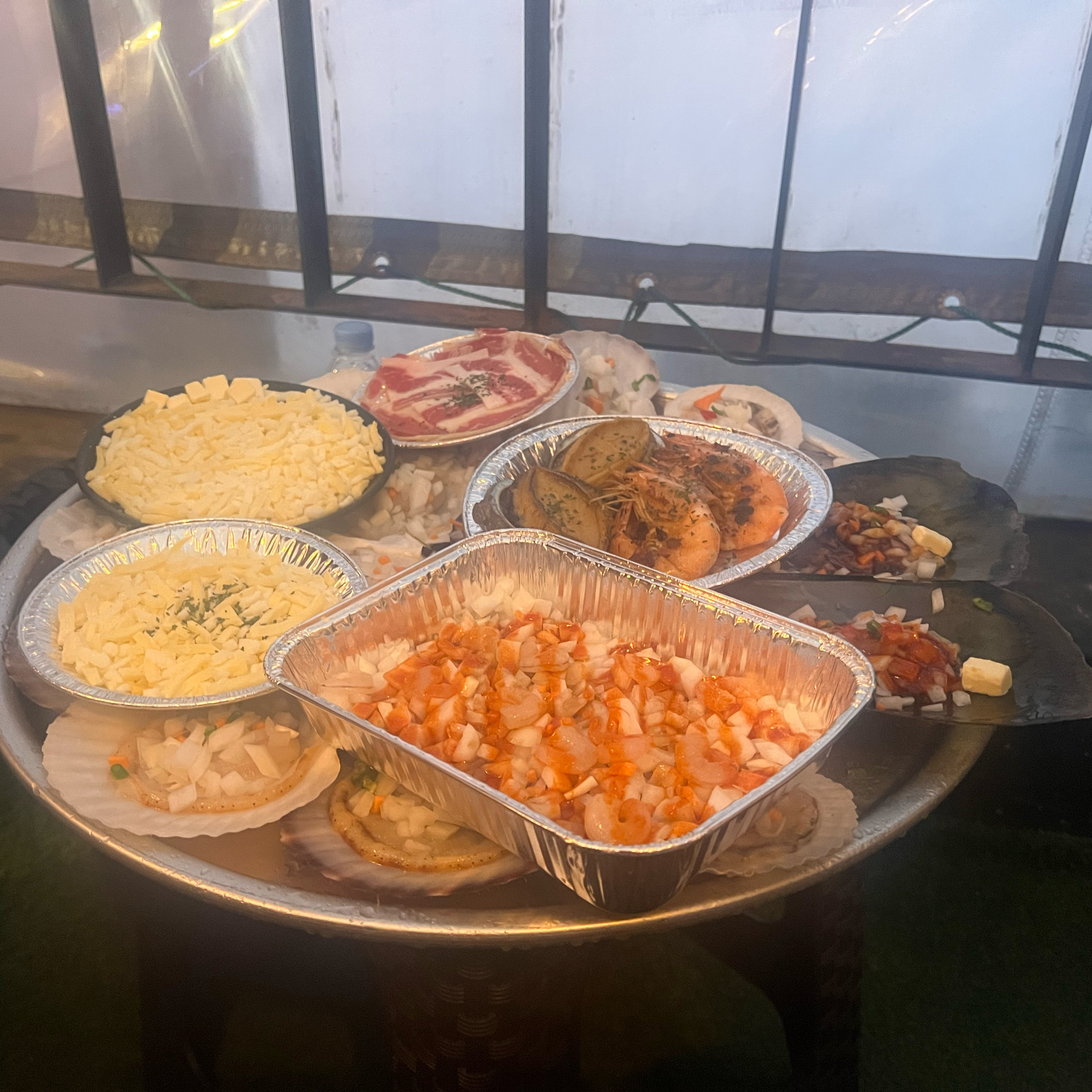 친구들이랑 조개 생각날 때 마다 가는 곳 인데 정말 맛있고 분위기 좋아서 데이트하기도 좋은