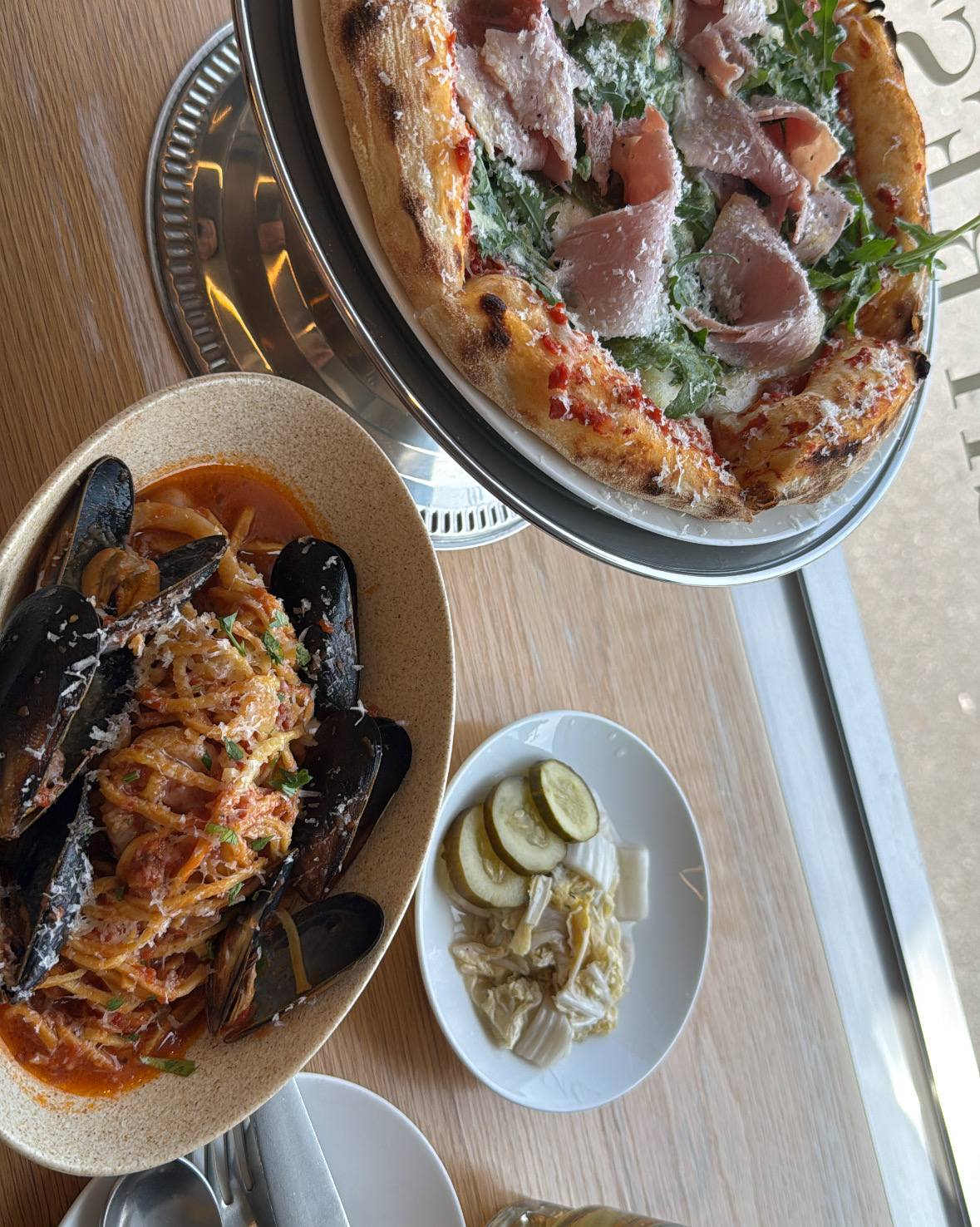 동부산 쇼핑왔다가 맛집으로 소문나서 왔어요 진짜 맛나고 피자,파스타 좋아요!! 여러명와서 