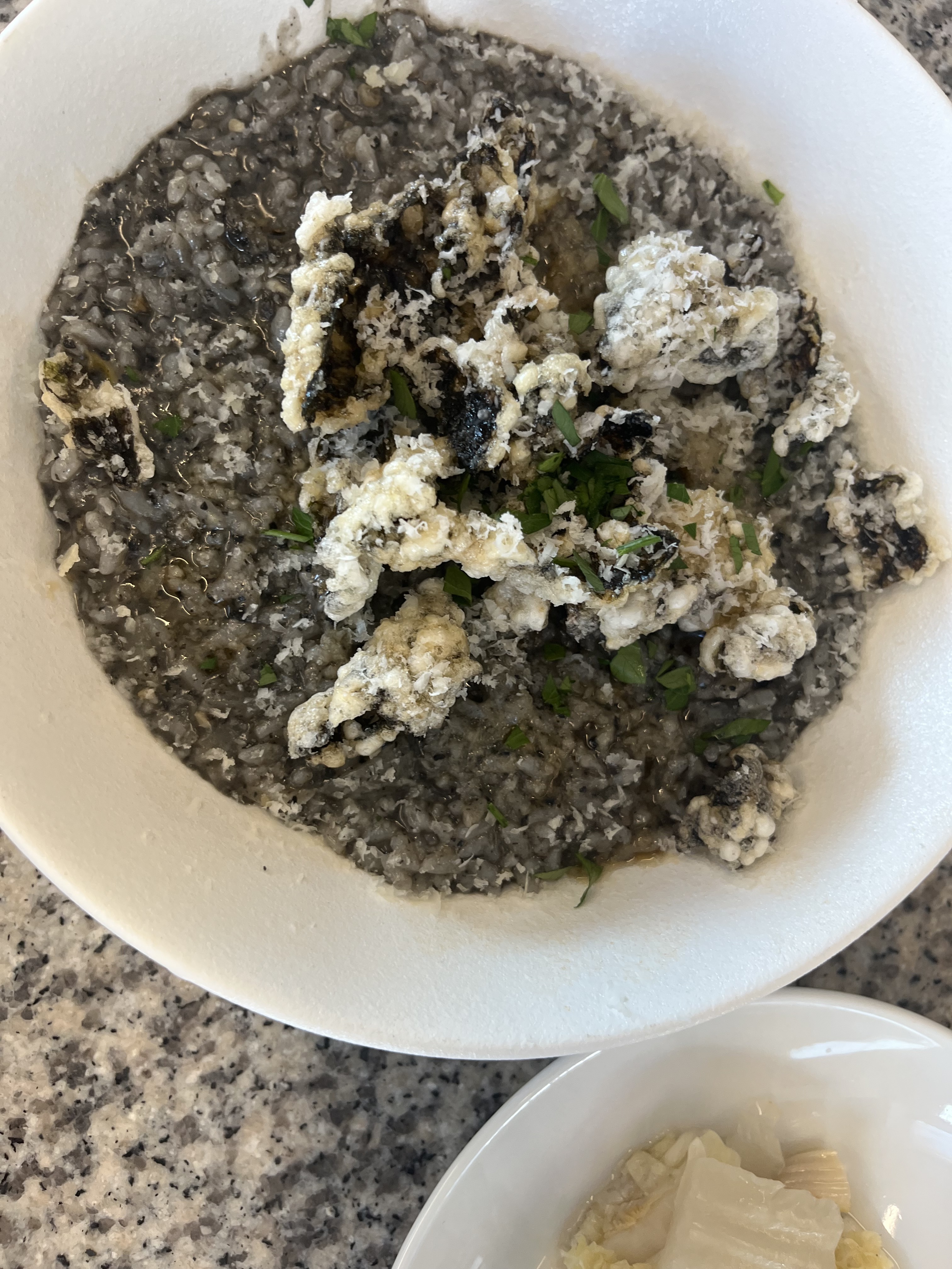 까망베르 감자그라탕이 생각나서 재방문햇어요. 맛잇어서 주말 눈뜨면 가요. 갈때마다 맛잇는 