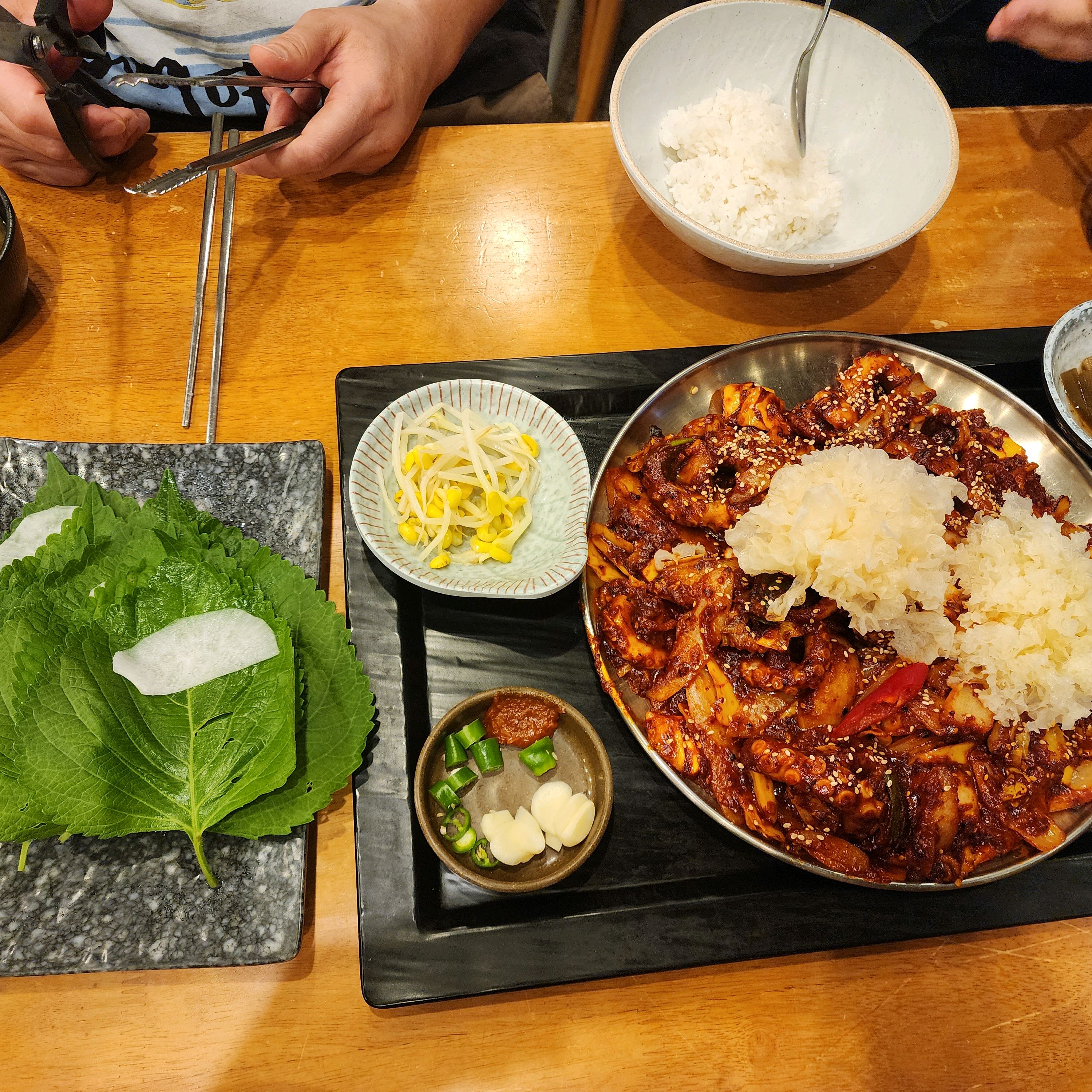 푸짐하고 낙지의 식감이 부드럽고 탱글탱글 맛있습니다. - 부산 송정 낙불집 송정본점