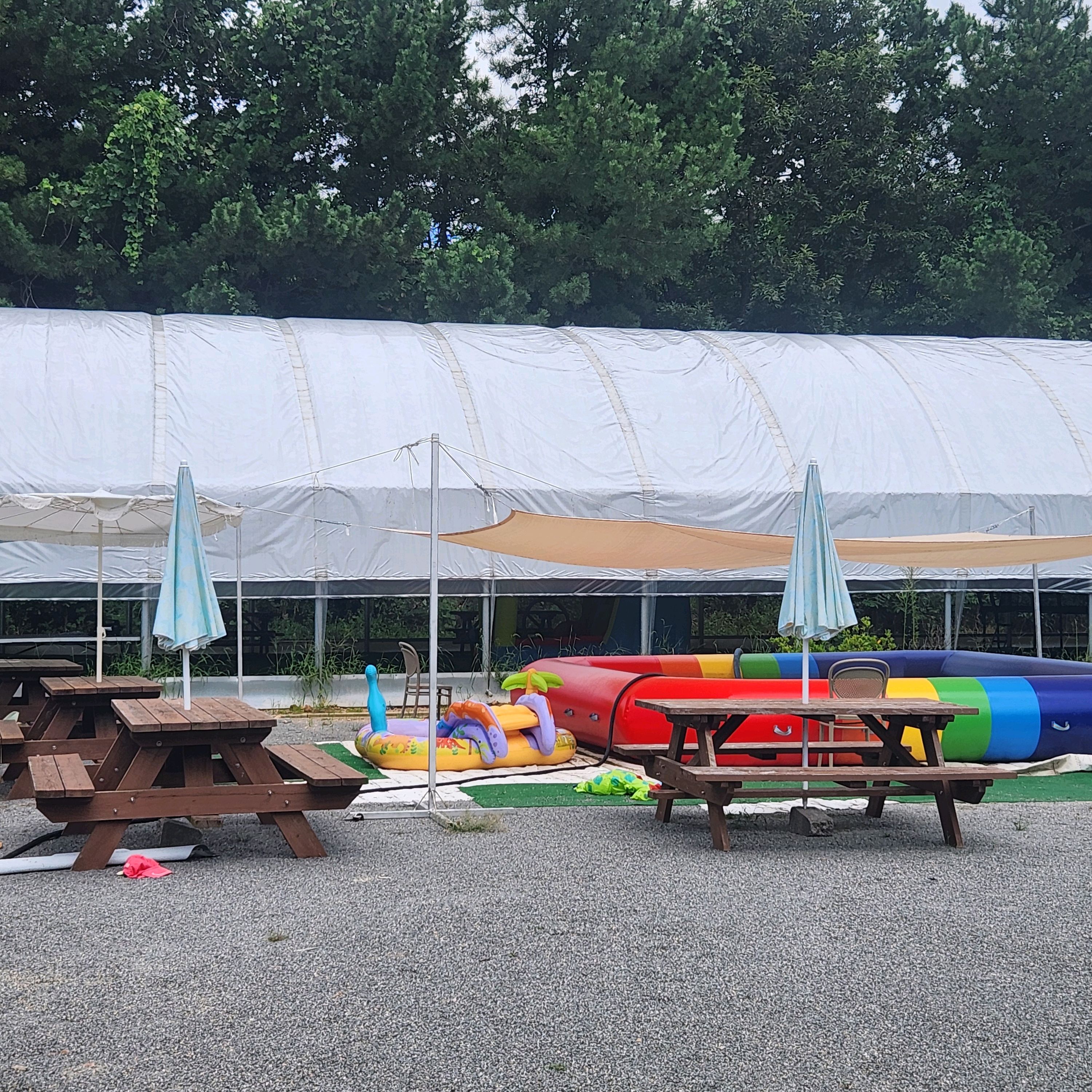 카페 산후리 야외 놀이 시설