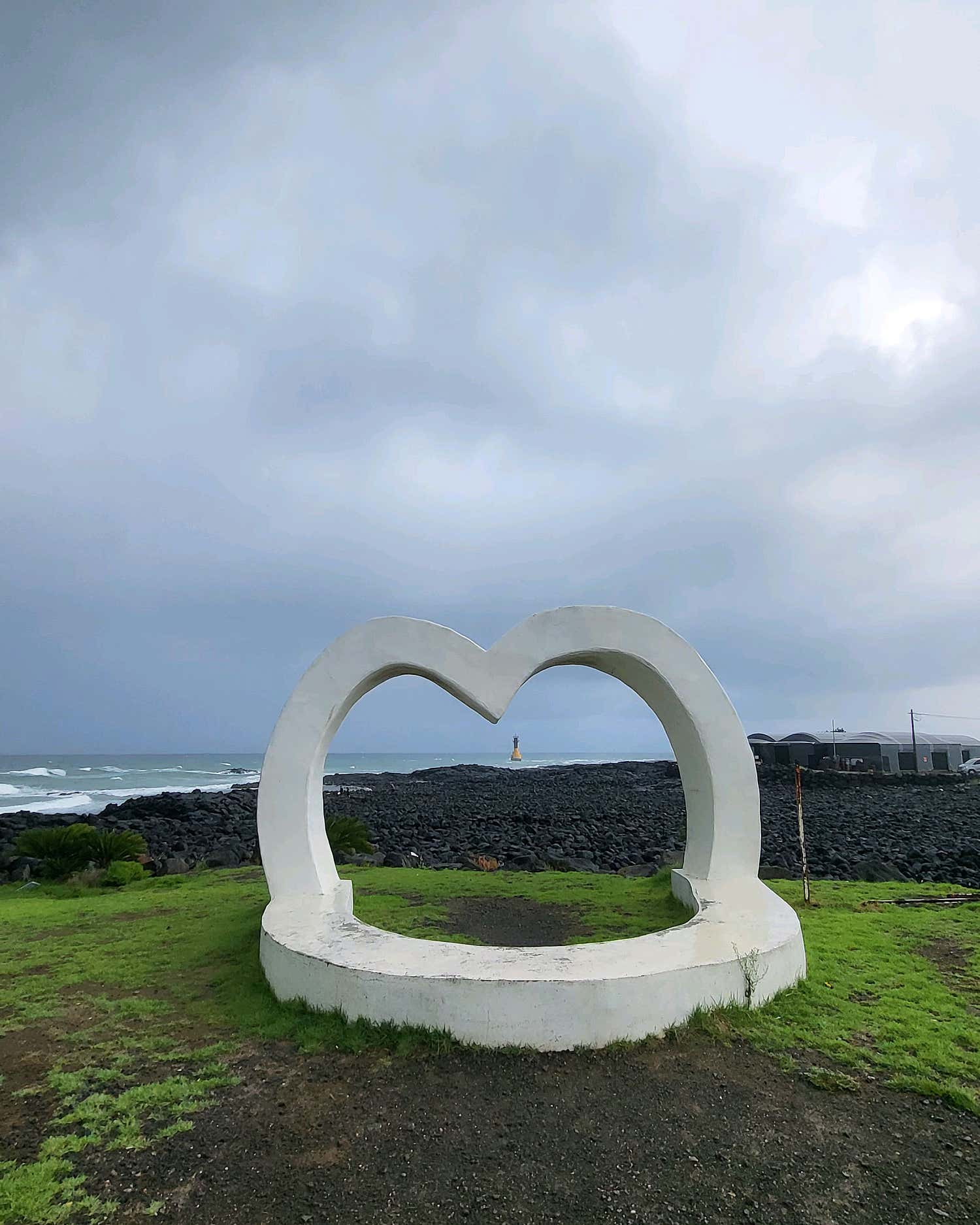 비오는 날 레이지펌프 창밖 풍경, 몽환적인 바다