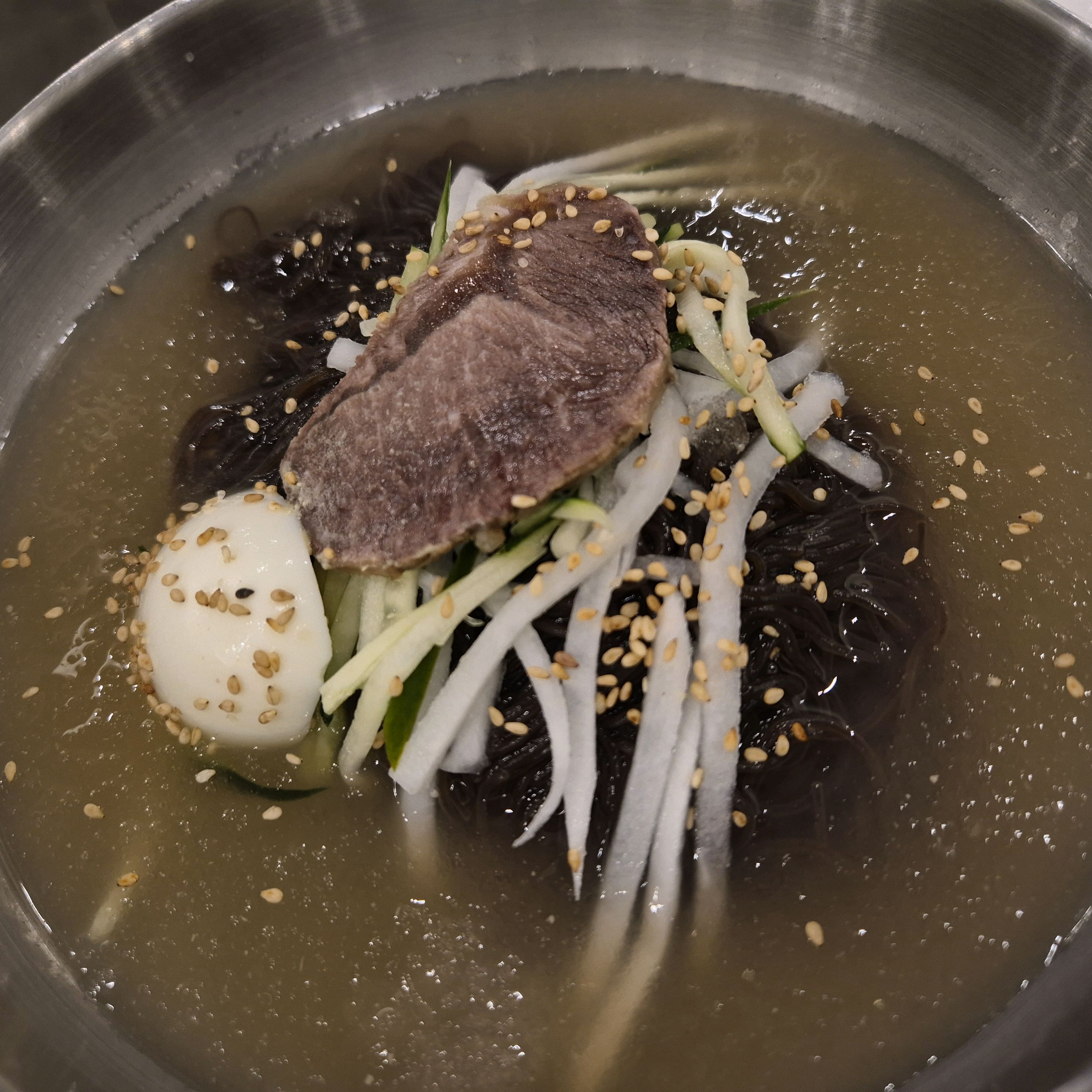 깔끔하게 차려진 한 상 차림