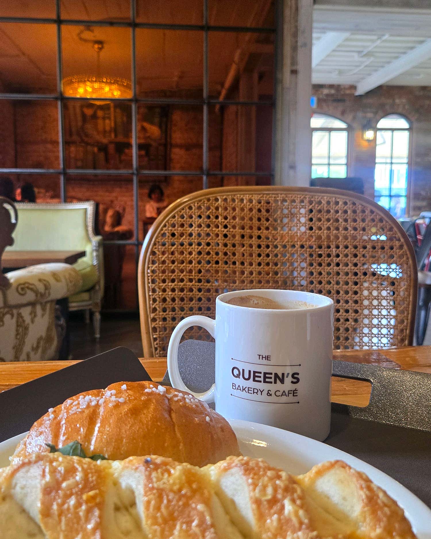 퀸즈베이커리 삼청점 내부 전경