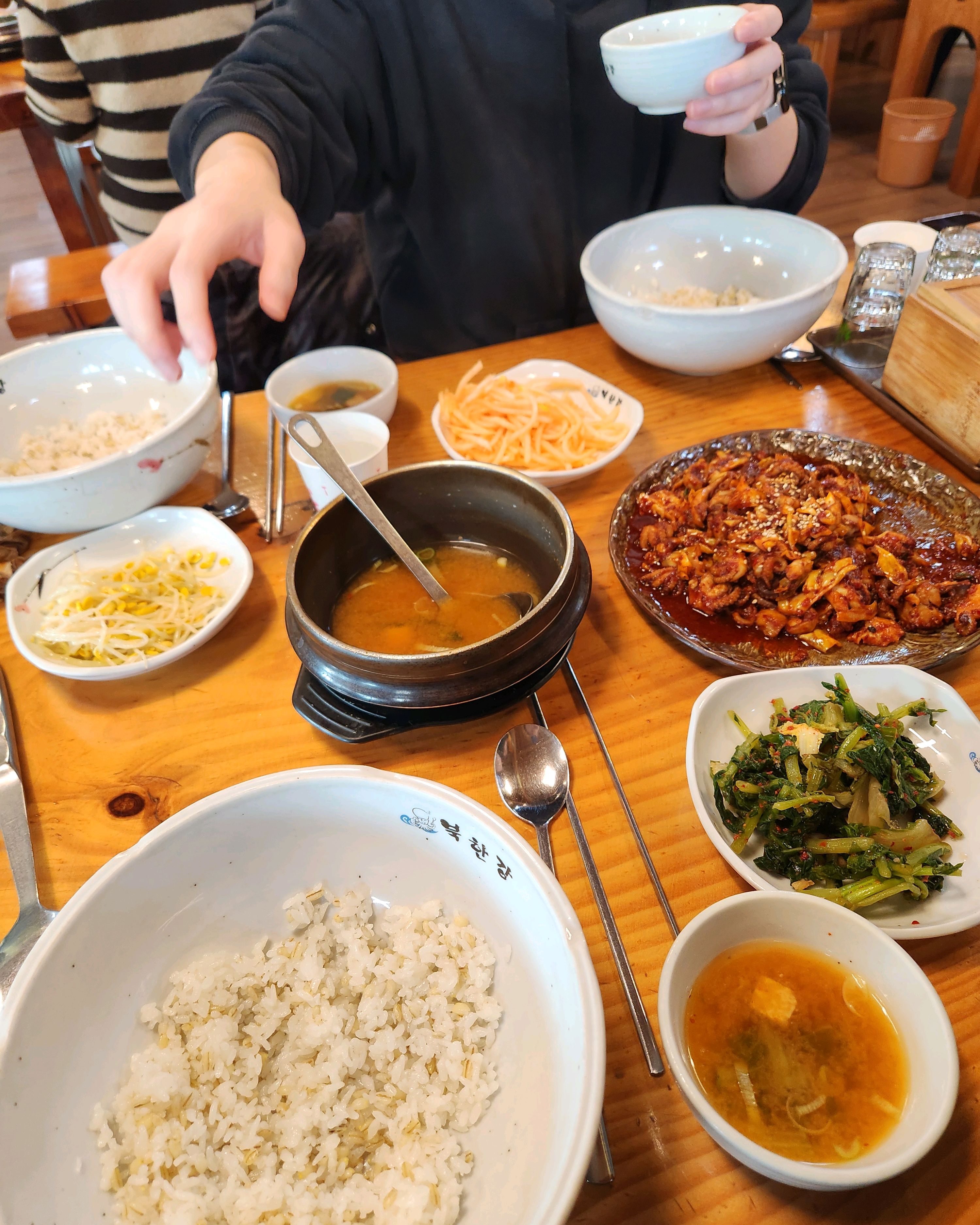 A good restaurant in Sinchang Station. North Korean gangjjukkumi