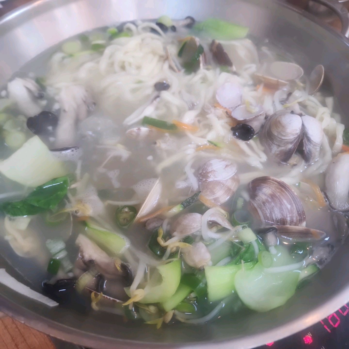 요즘날씨에딱!!!뜨끈한국물에 백합가득~~ - 인천 맛집 가온칼국수 송도본점