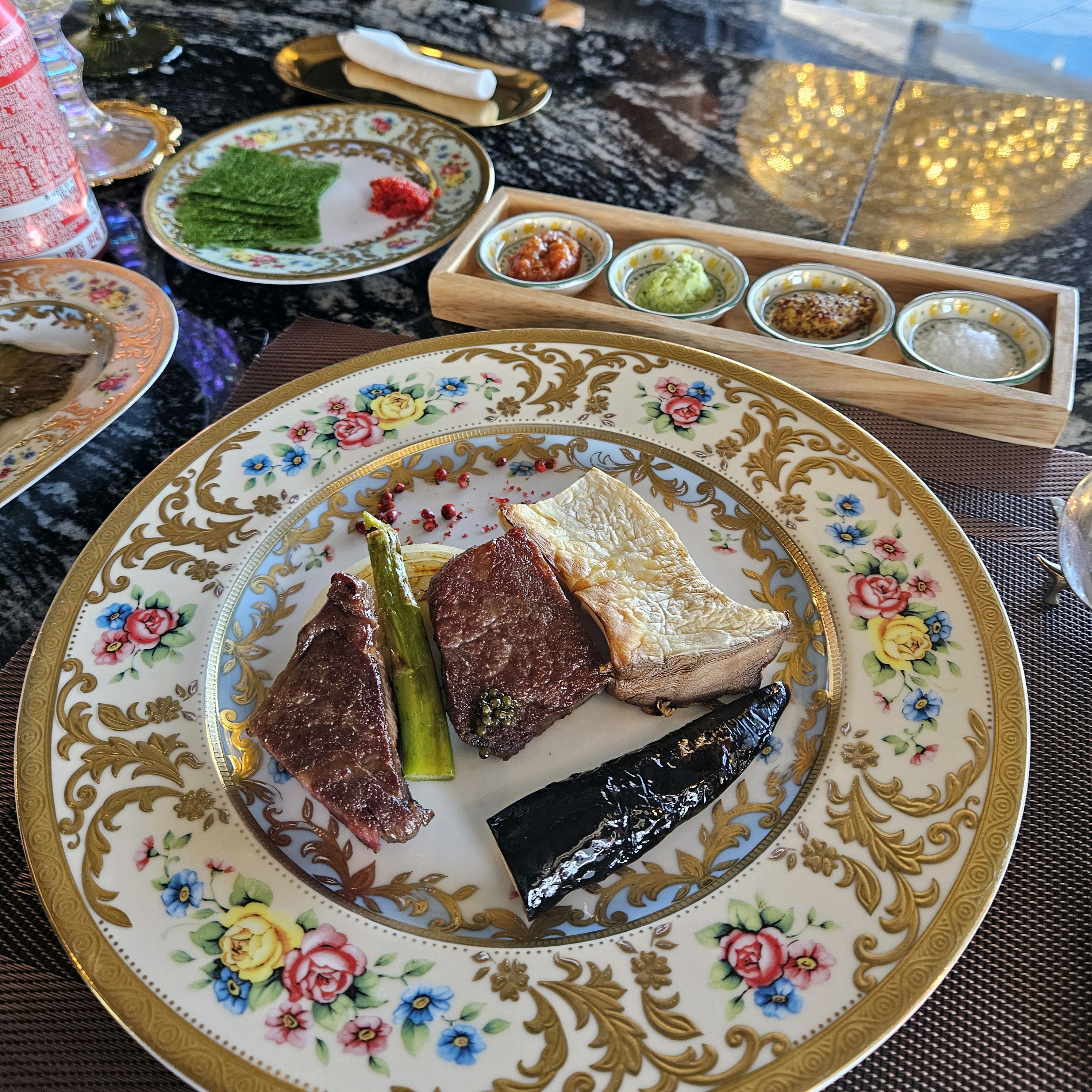 처음부터 마지막까지 너무나 만족스러웠던 식사였어요!!!🫶🫶 요리사분이 엄청 젊어보여서 놀랐
