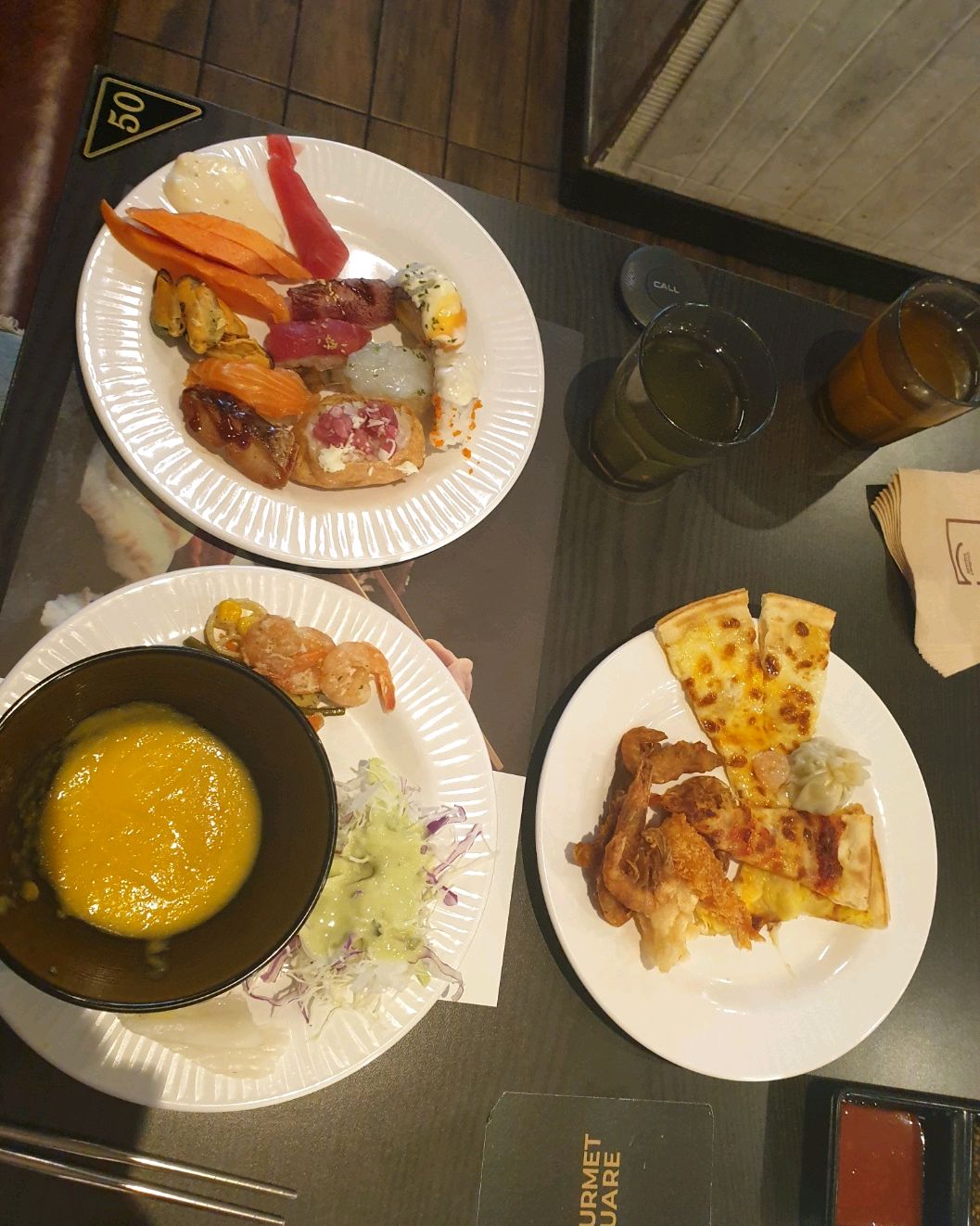 초밥부터 디저트까지 다양한 메뉴들이 알차게 있어서 좋습니다. 뷔페 중에서 맛도 제일 좋고