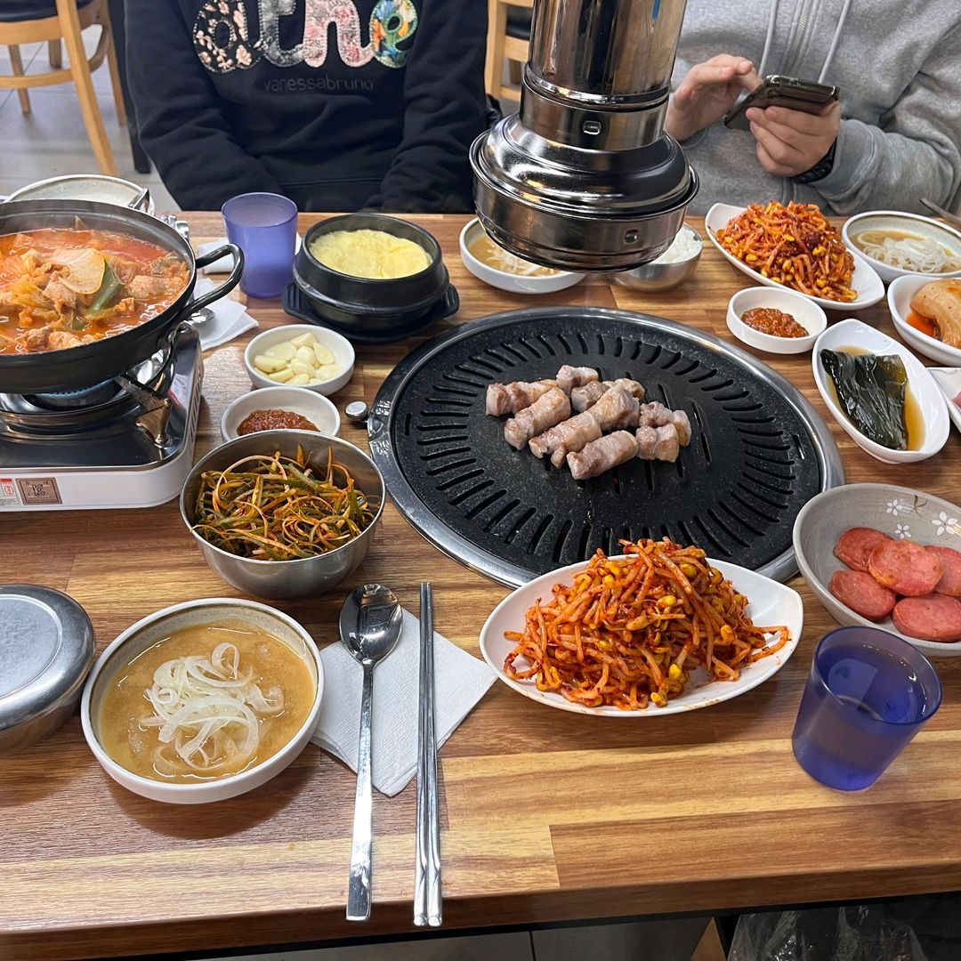 그집애는 저희가족 최애 삼겹살맛집입니다~! 자주 가면서도 리뷰는 첨 써보네요 ^^ 손님이