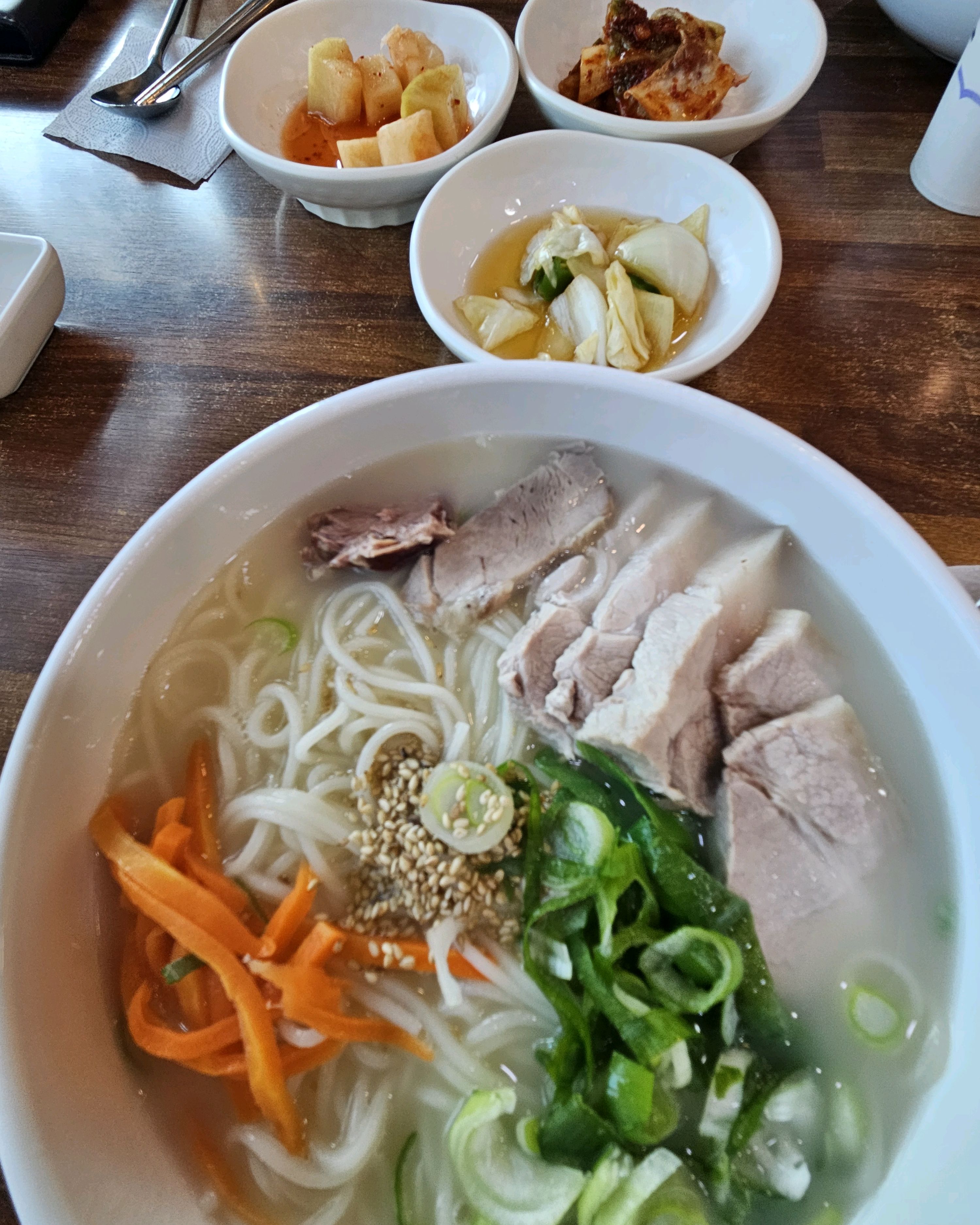너무 먹고 싶었던 고기국수... - 제주 맛집 국수마당 본점