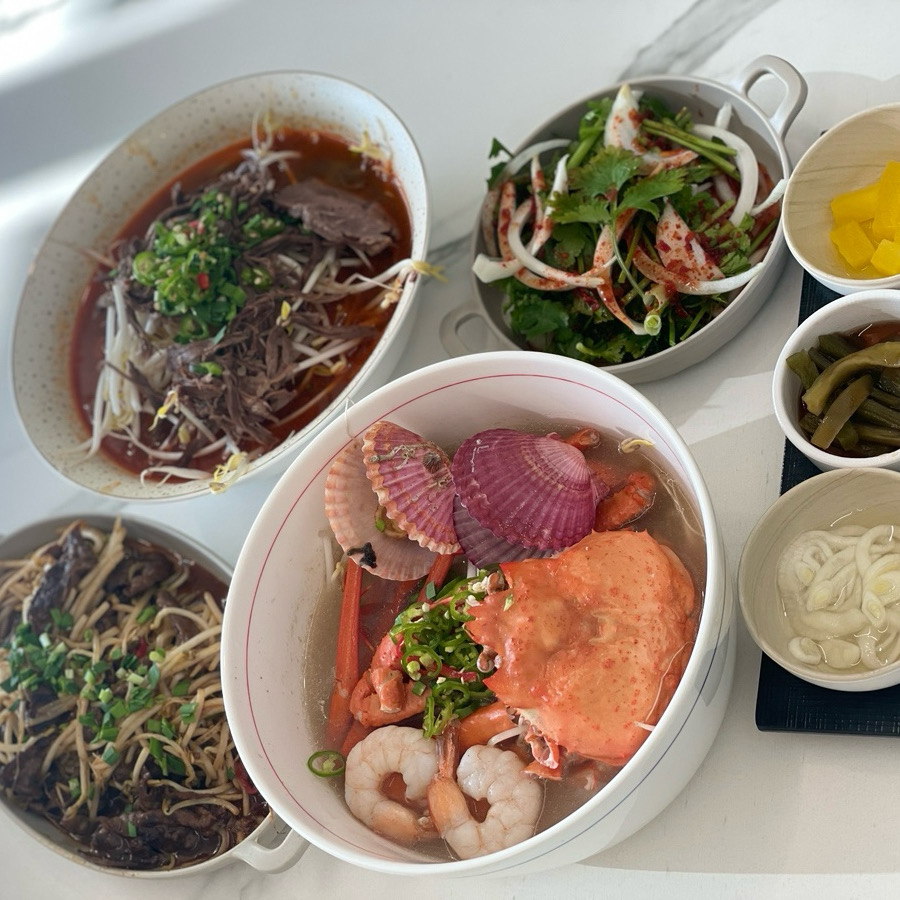 새로 생긴 건물 매장이라 그런지 깨끗하고 깔끔해요! - 아바이마을 맛집 동해쌀국수