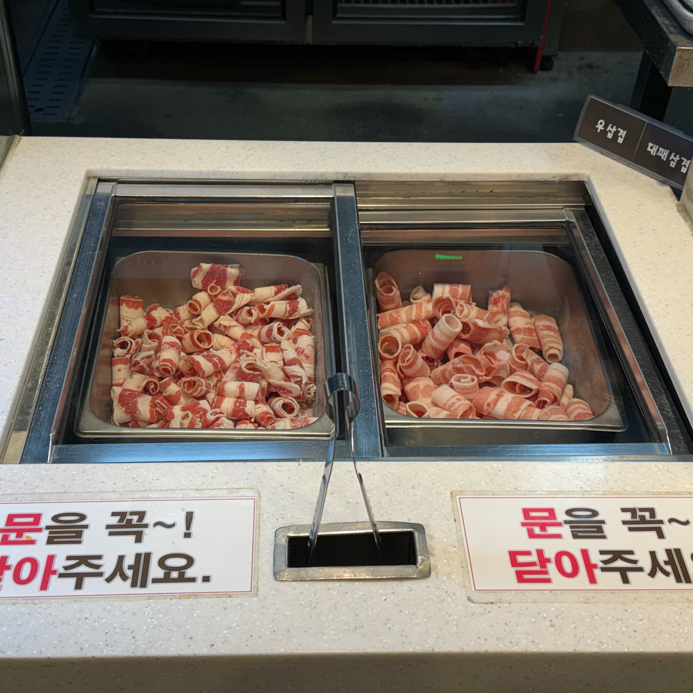 여기 정말 맛있어요. 고기 질도 좋고, 야채채소들 상태도 좋고, 치킨이나 떡볶이 그 외 메