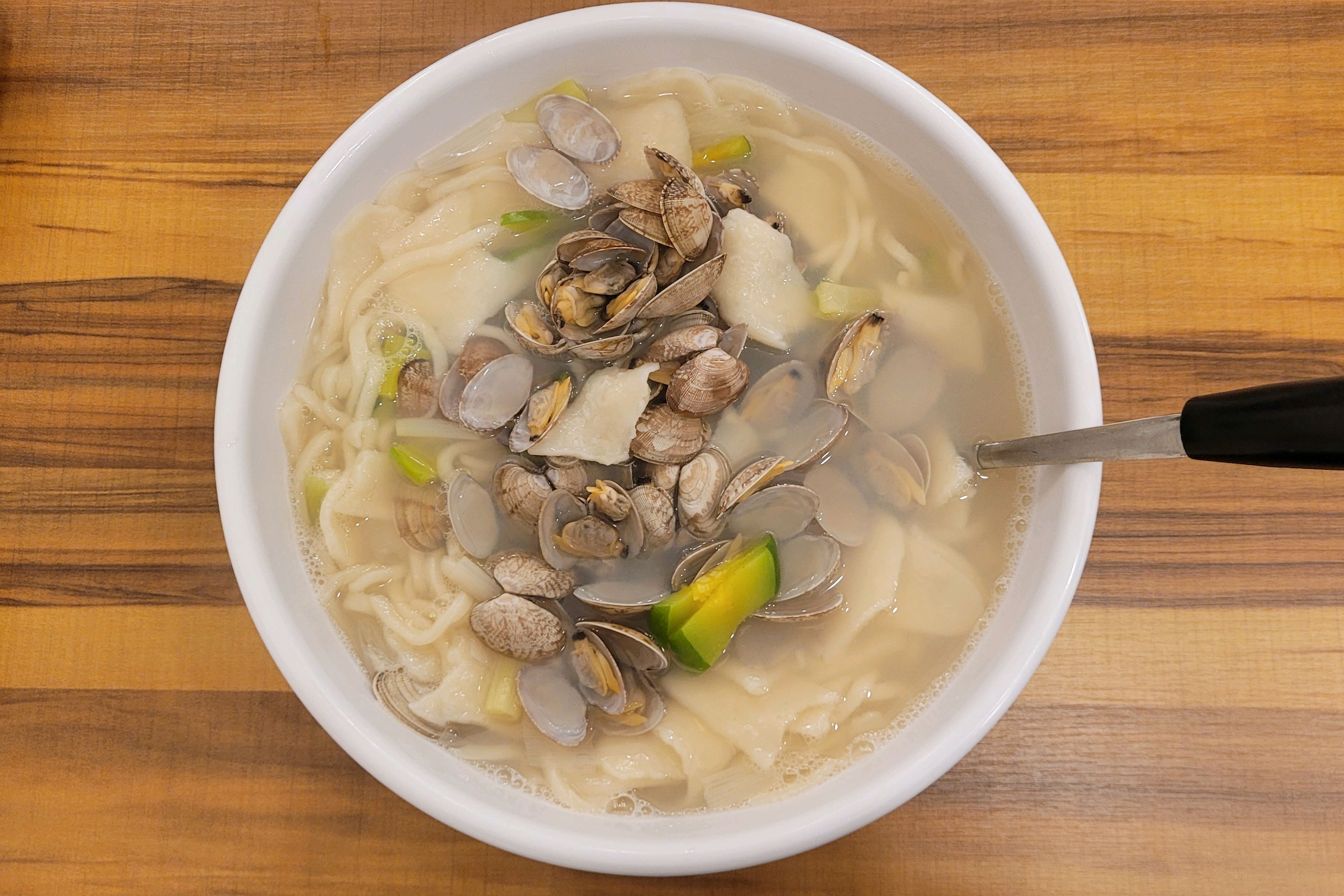 추운날 더 생각나는 - 천호동 맛집 이가네바지락칼국수