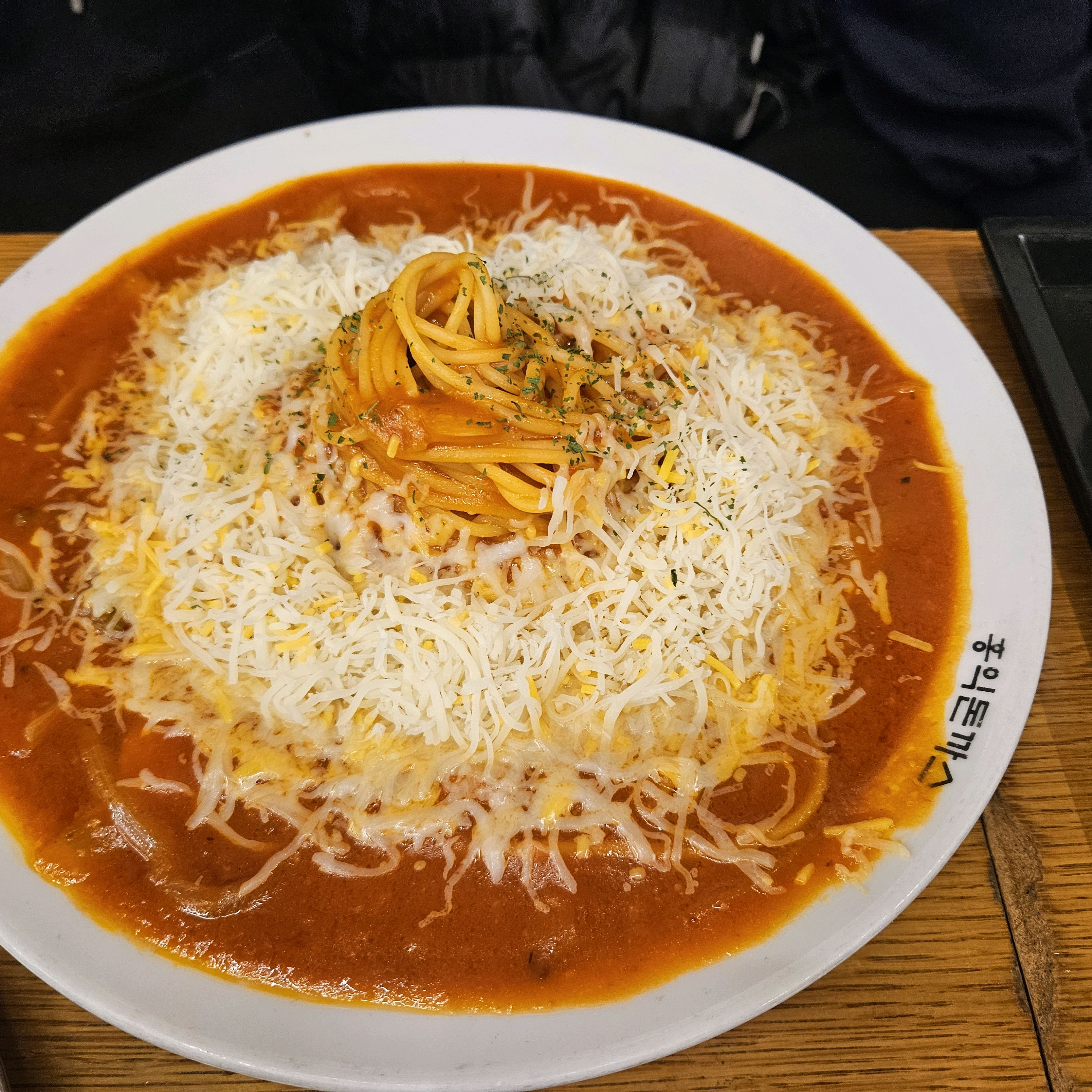종업들이 바꼈는지 아님 주방요리사들이 바꼇는지 - 회기역 맛집 홍익돈까스 회기역점