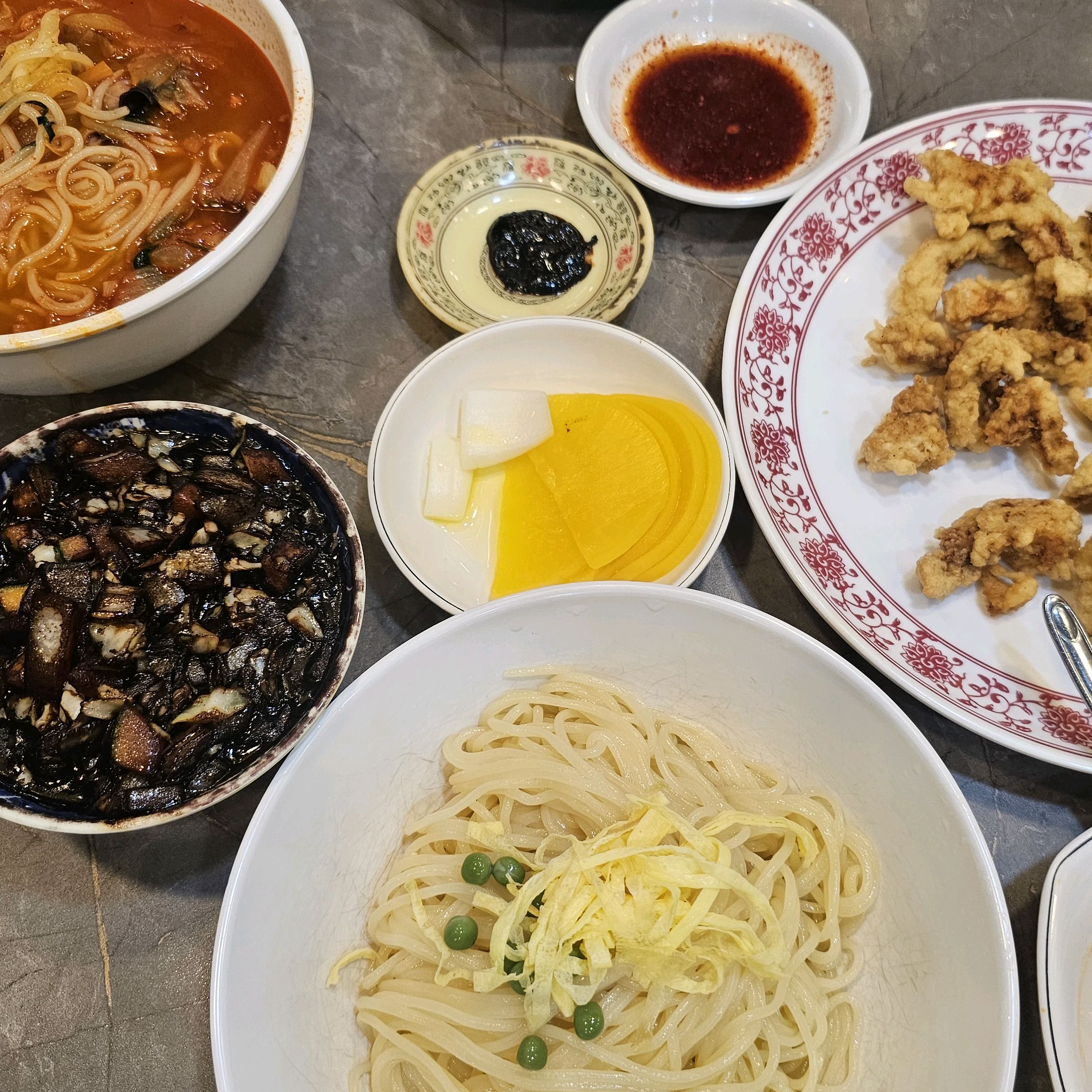 Deokhwawon, a famous restaurant in Deokjeong Station