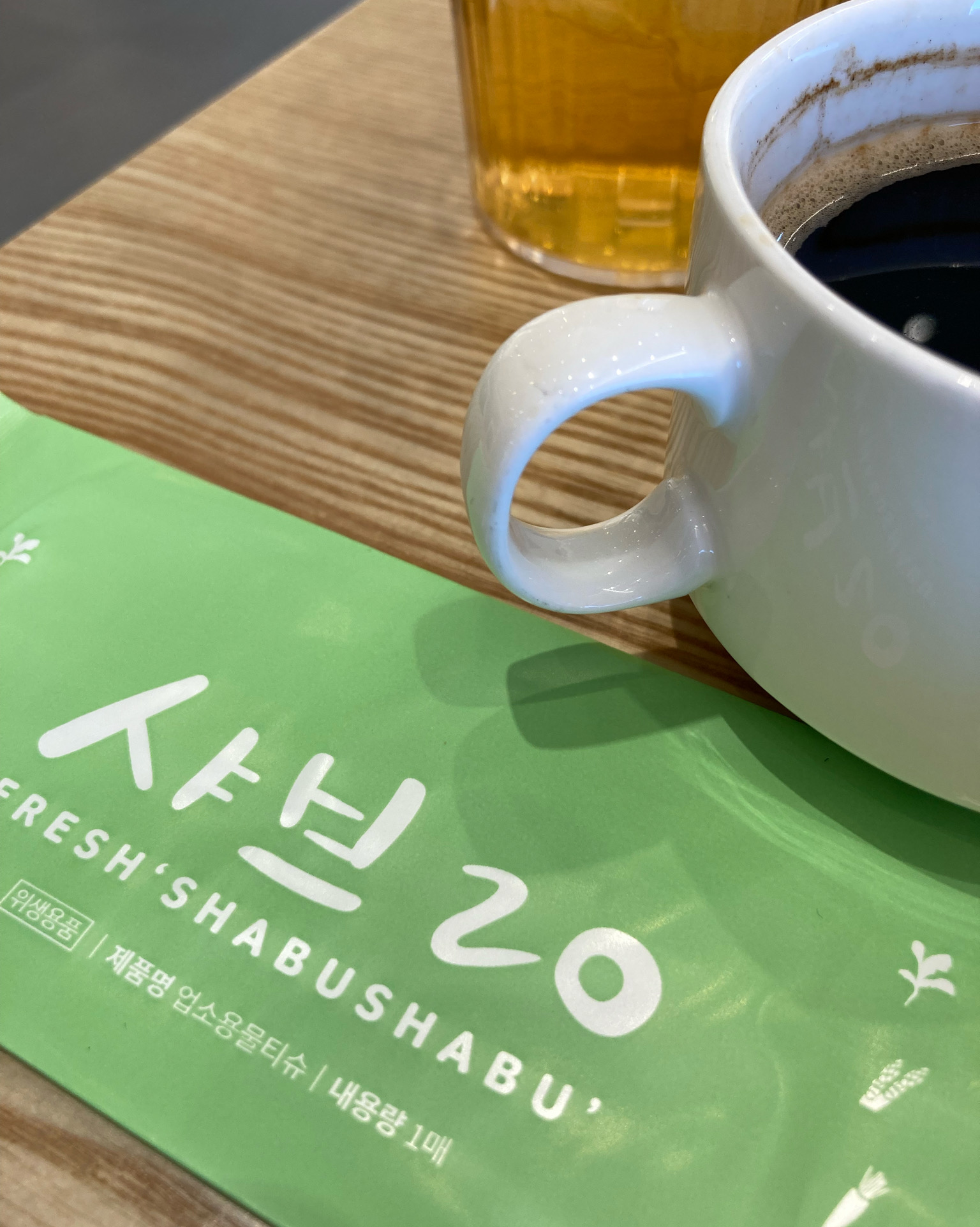 여자알바생분은 싹싹하신데 남자알바생분은 불친절했어요. 인원수에 비해 자리도 좁고 빈그릇 바