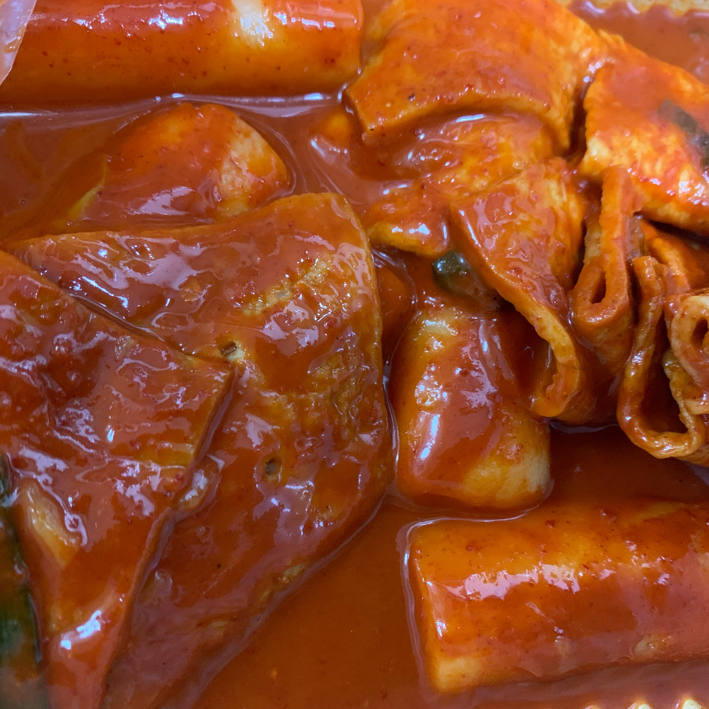 쌀떡볶이를 좋아하는데, 떡도 쫄깃하고 양념도 적당히 매콤해서 맛있습니다! - 부산역 맛집 분식당