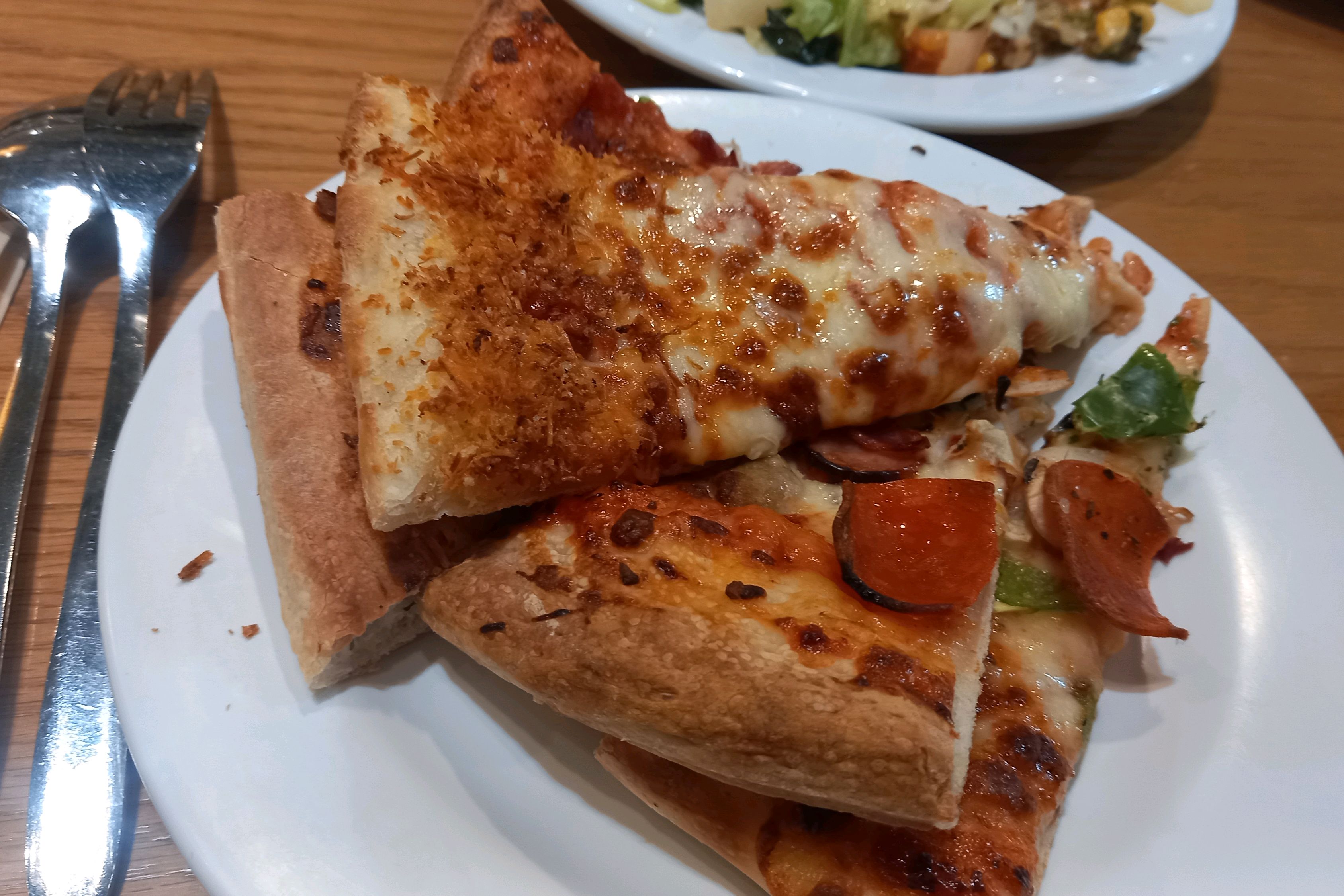 배부르게 먹기에는 좋으나 맛이 가면 갈수록 별로인 것 같아요. 파스타, 볶음밥, 비빔면 등